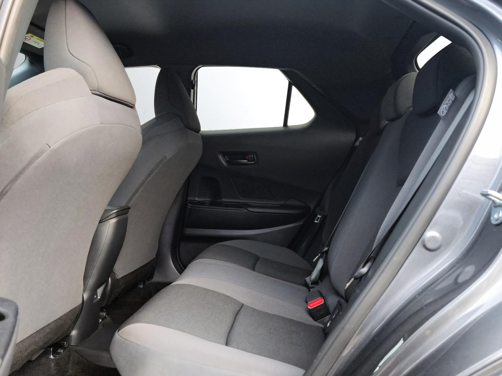 TOYOTA C-HR 2.0 PHEV Swiss Edition-image-9