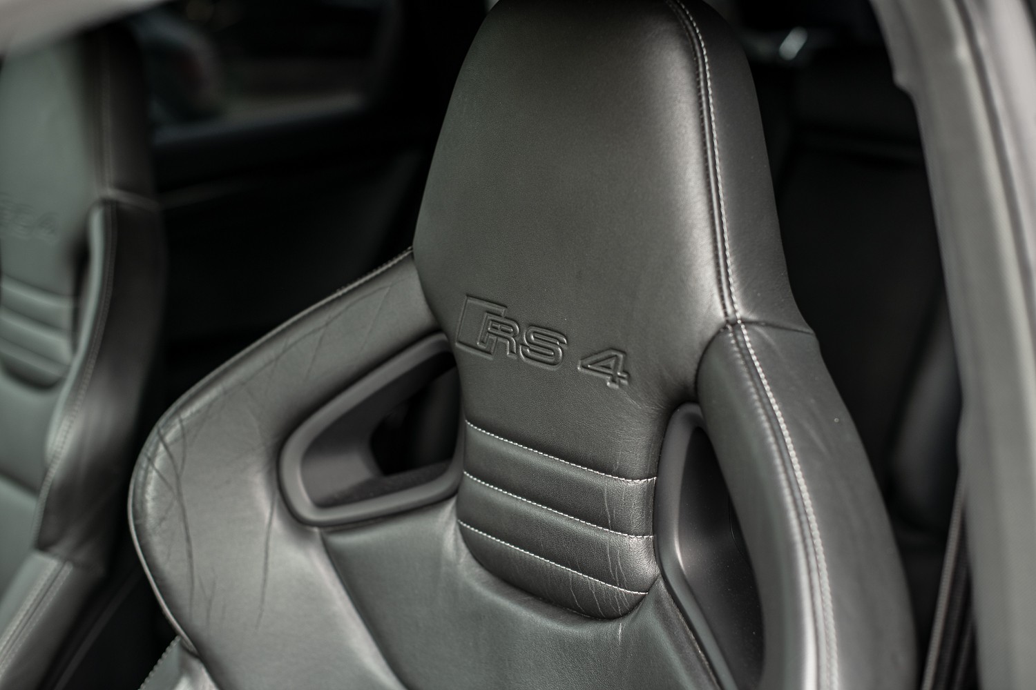 AUDI RS4 Avant 4.2 V8 quattro-image-10