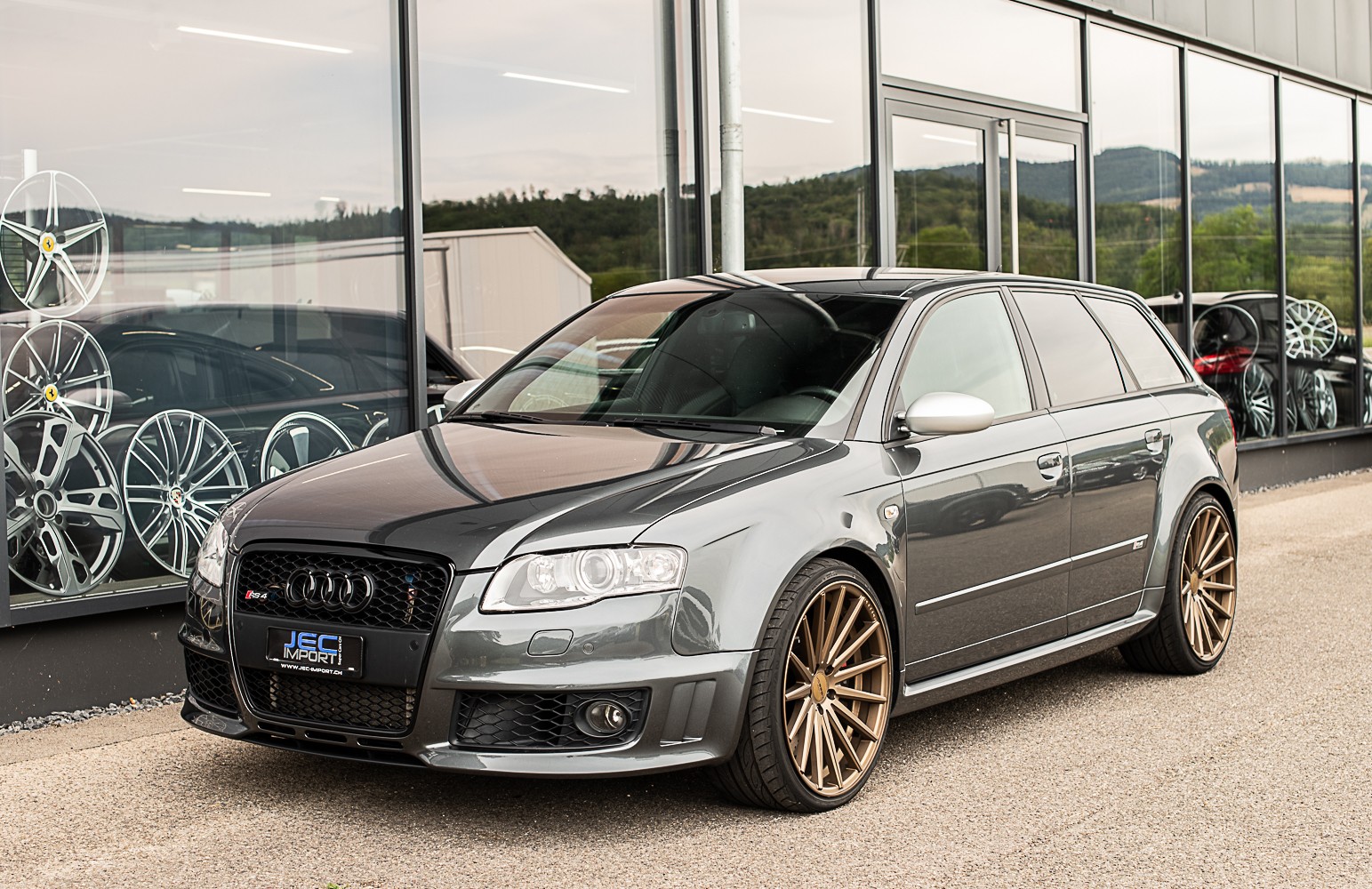 AUDI RS4 Avant 4.2 V8 quattro-showroom-element-1