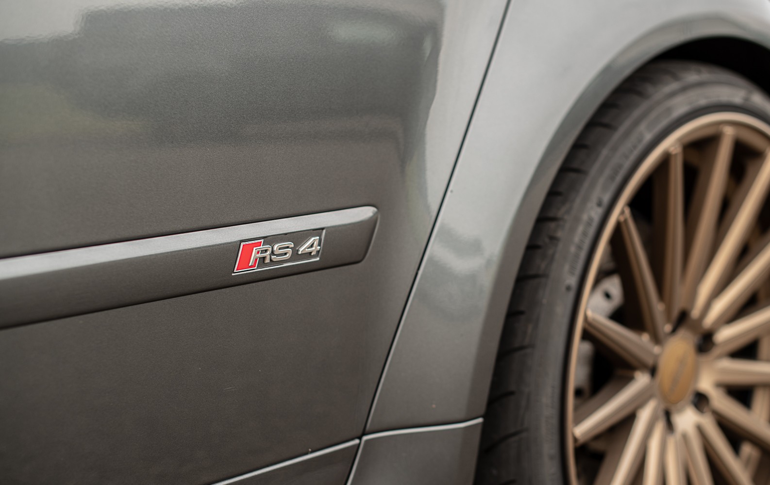 AUDI RS4 Avant 4.2 V8 quattro-image-6