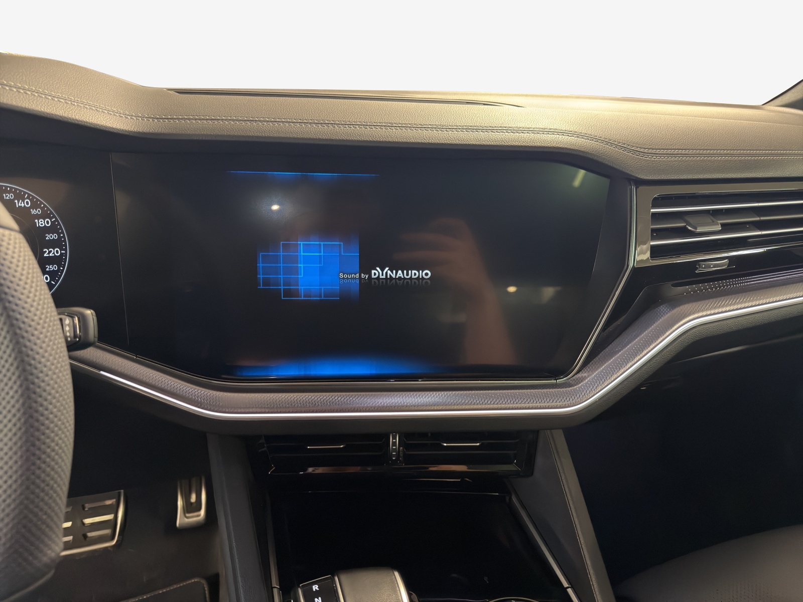 VW Touareg 3.0 TDI R Line Tiptronic-image-10