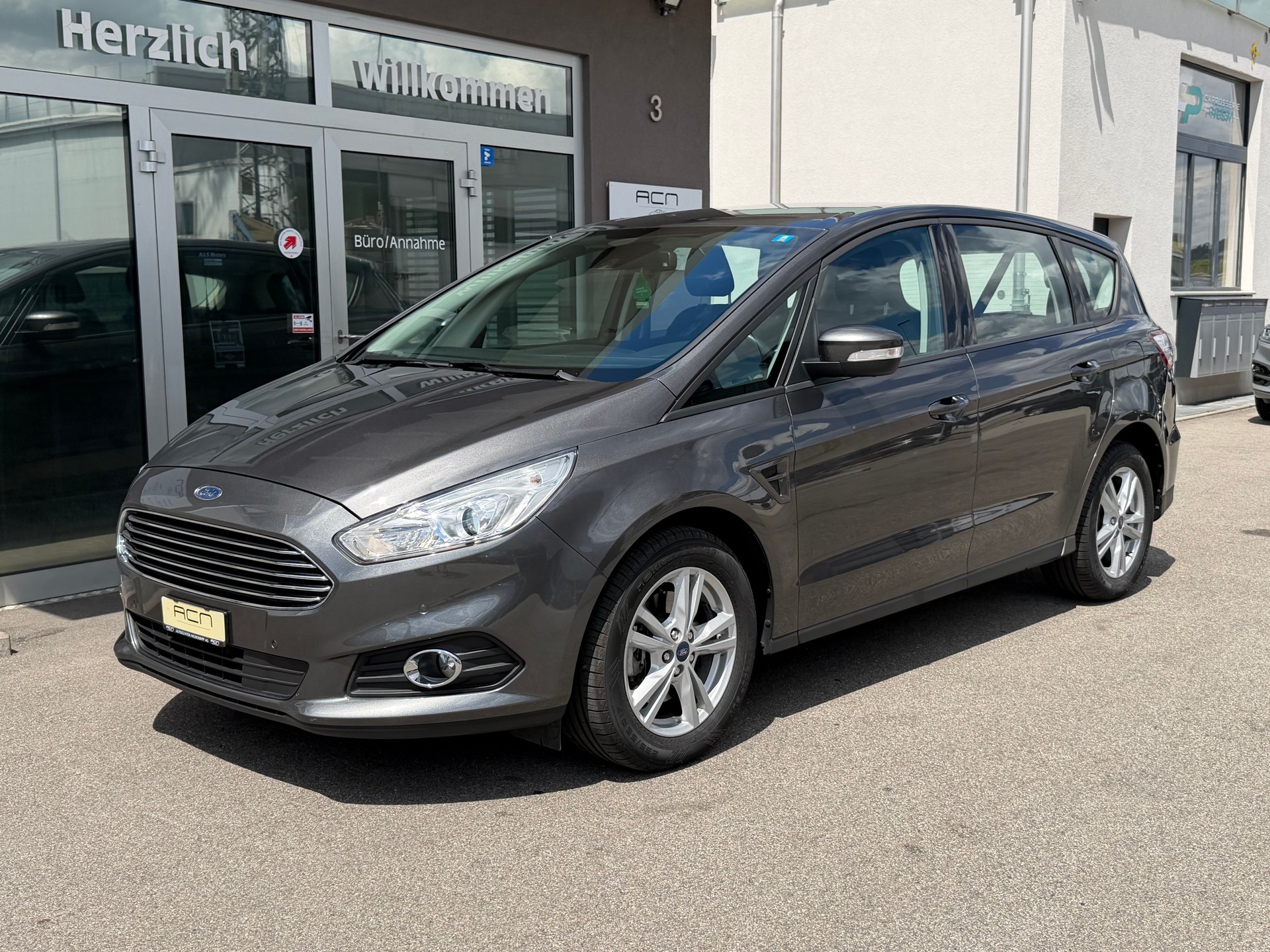 FORD S-Max 1.5 SCTi Titanium-showroom-element-2