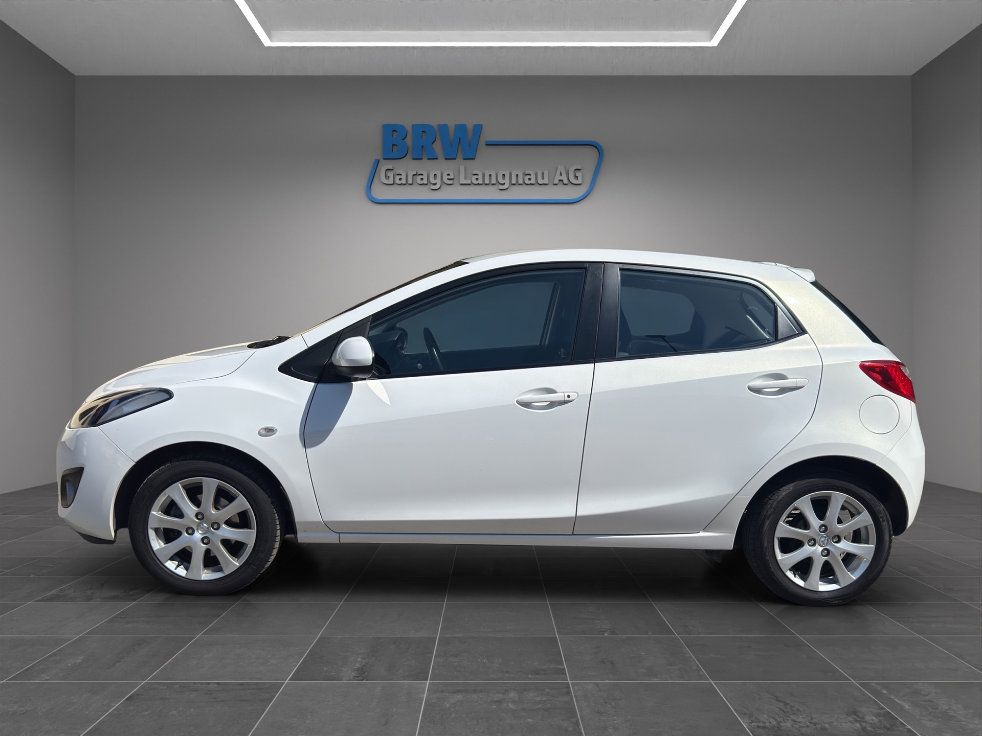 MAZDA 2 1.5i 16V Exclusive Automatic-showroom-element-1