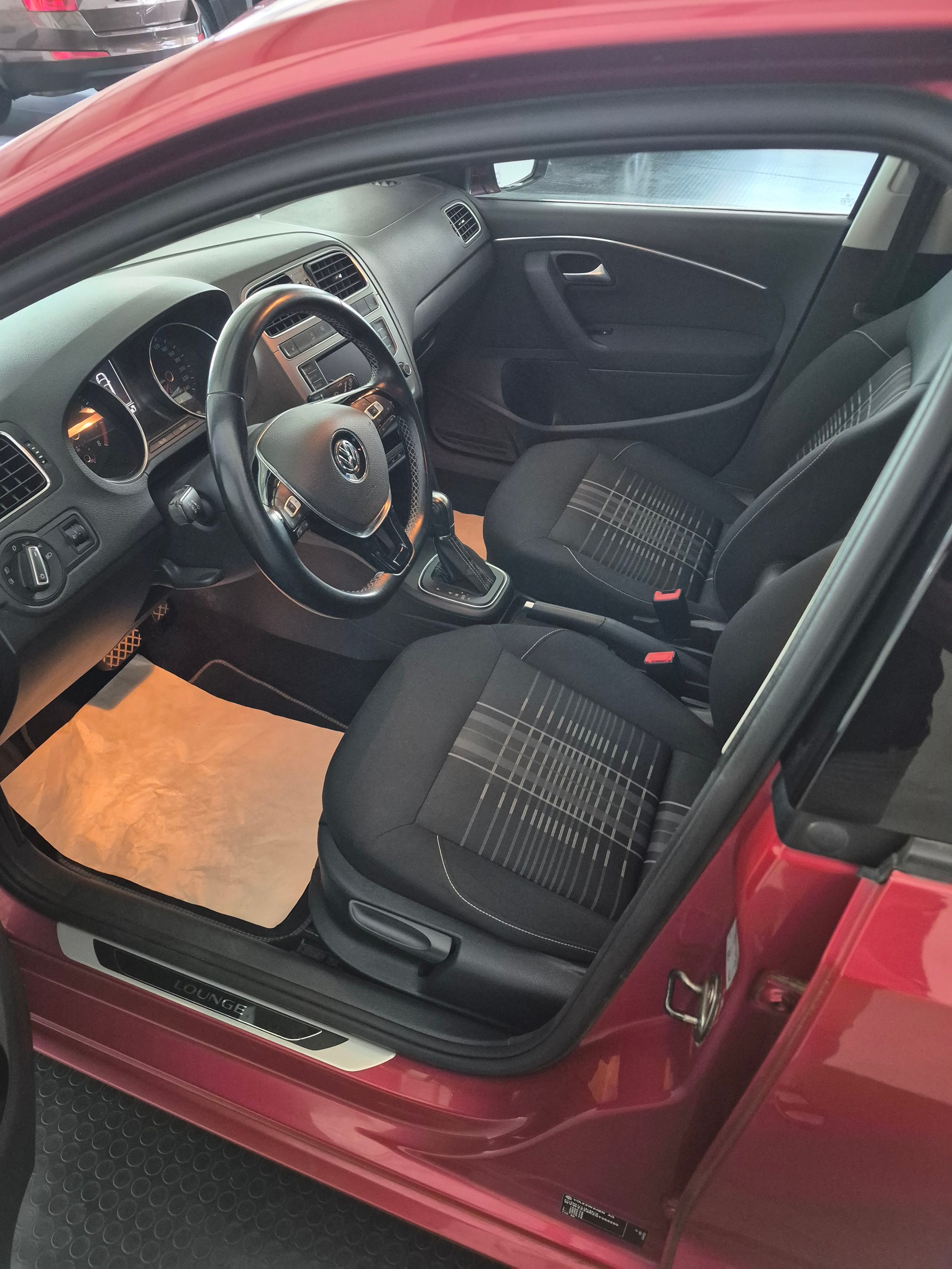 VW Polo 1.2 TSI BMT Lounge DSG-image-7