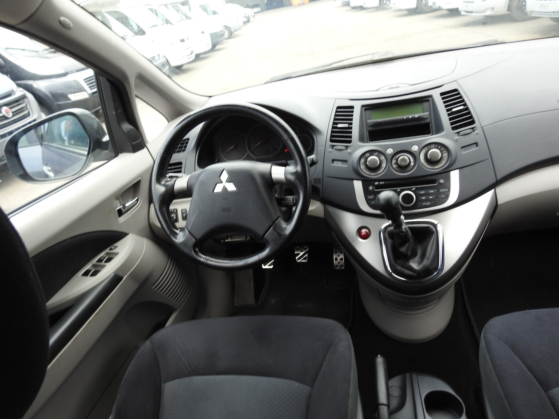 MITSUBISHI Grandis 2.0 16V DID Swiss Edition-image-19