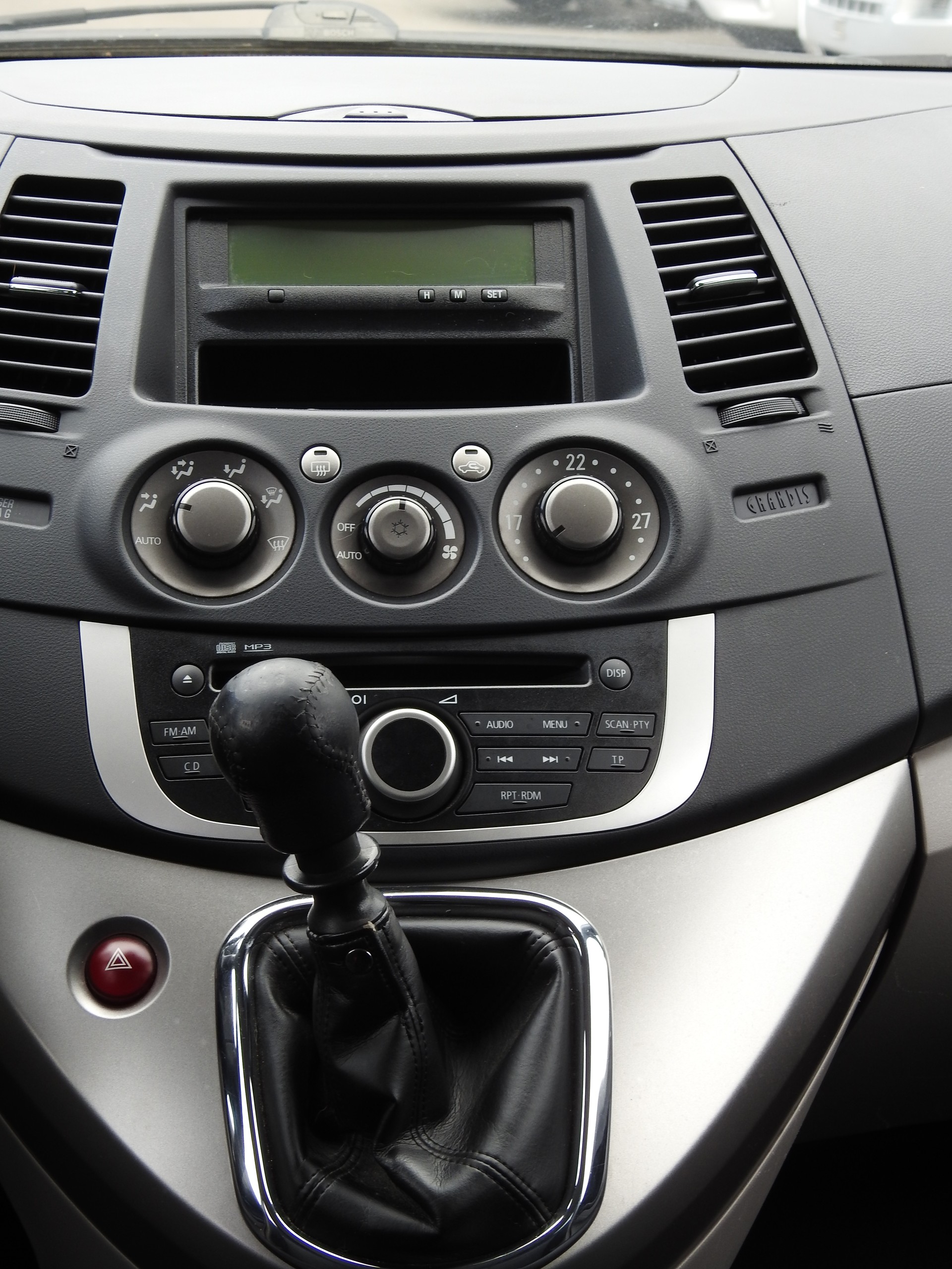 MITSUBISHI Grandis 2.0 16V DID Swiss Edition-image-17