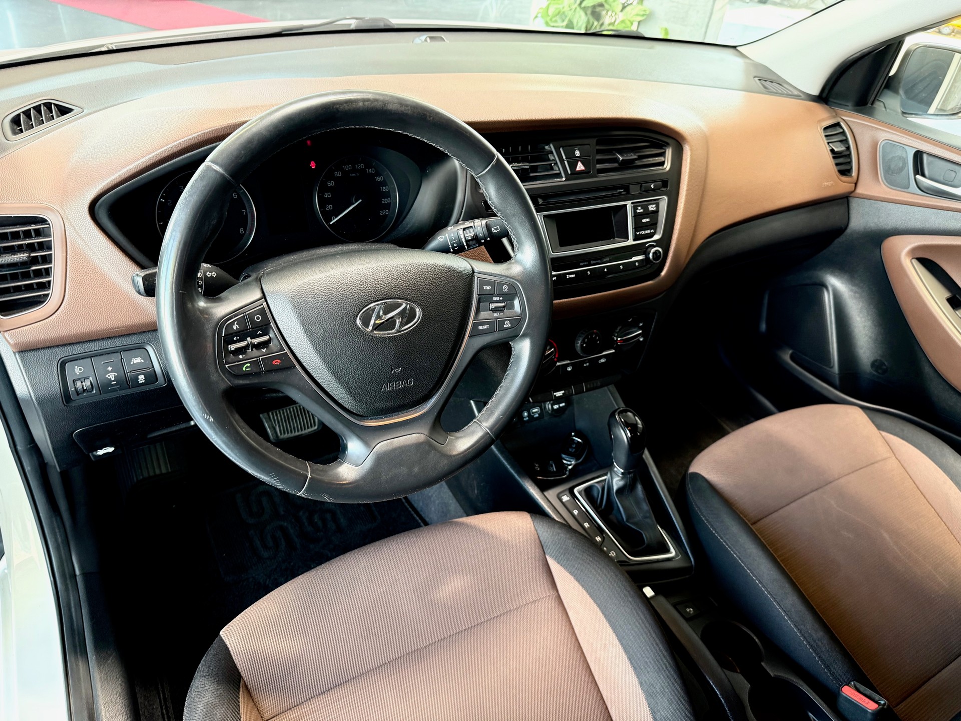 HYUNDAI i20 1.4 Vertex Automatic-image-8