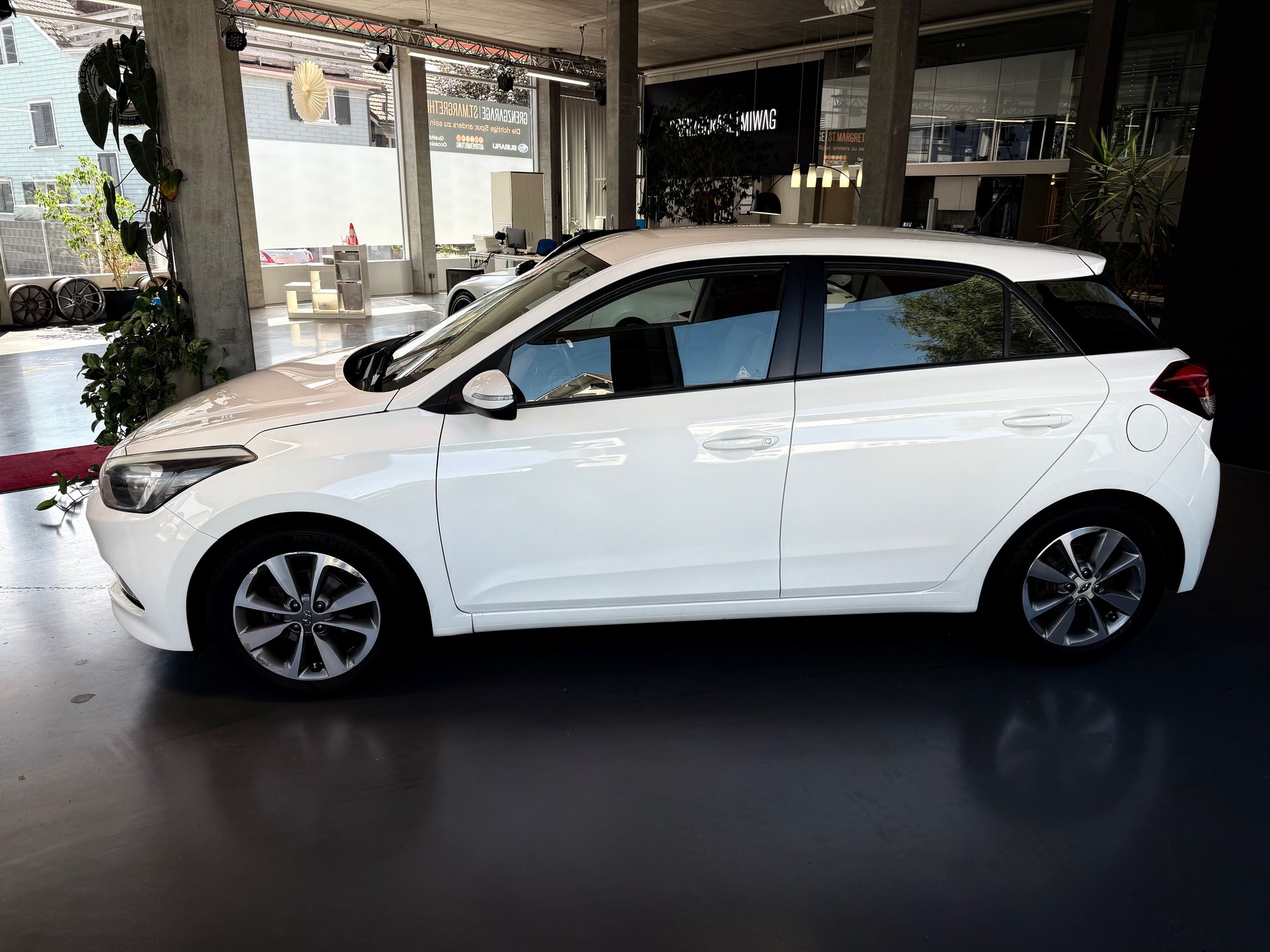 HYUNDAI i20 1.4 Vertex Automatic-showroom-element-3