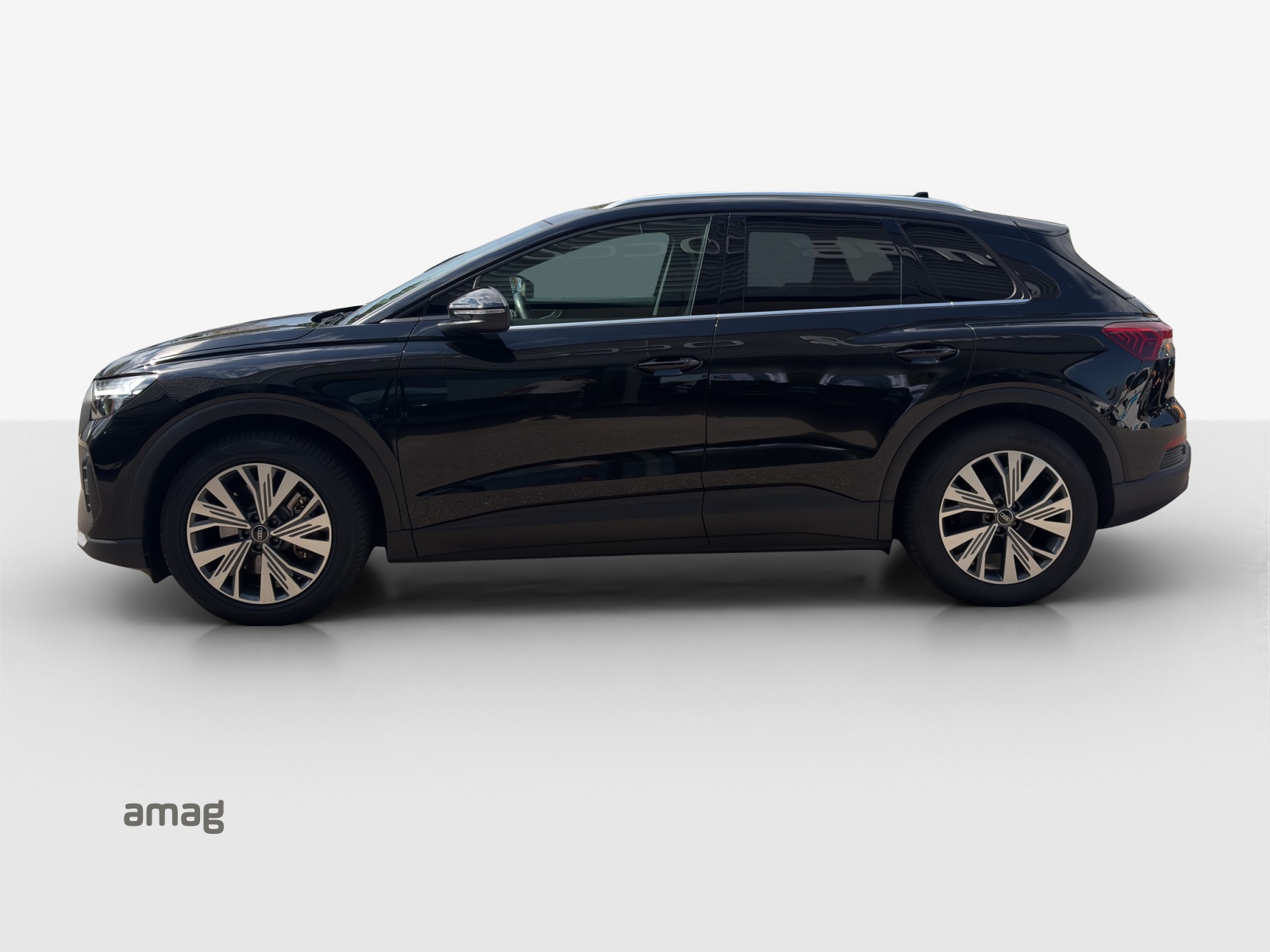 AUDI Q4 e-tron 45 quattro-showroom-element-1