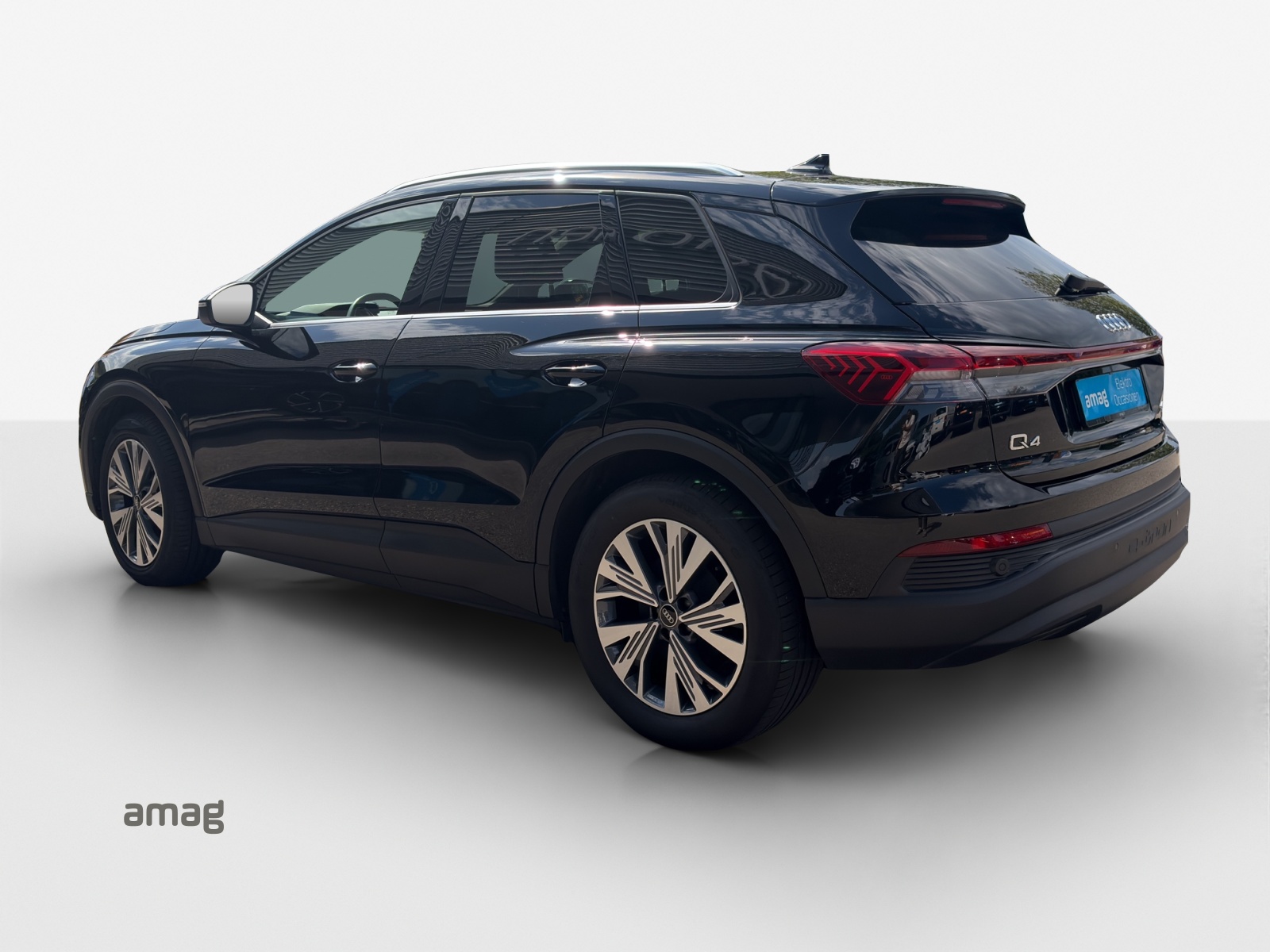 AUDI Q4 e-tron 45 quattro-showroom-element-2