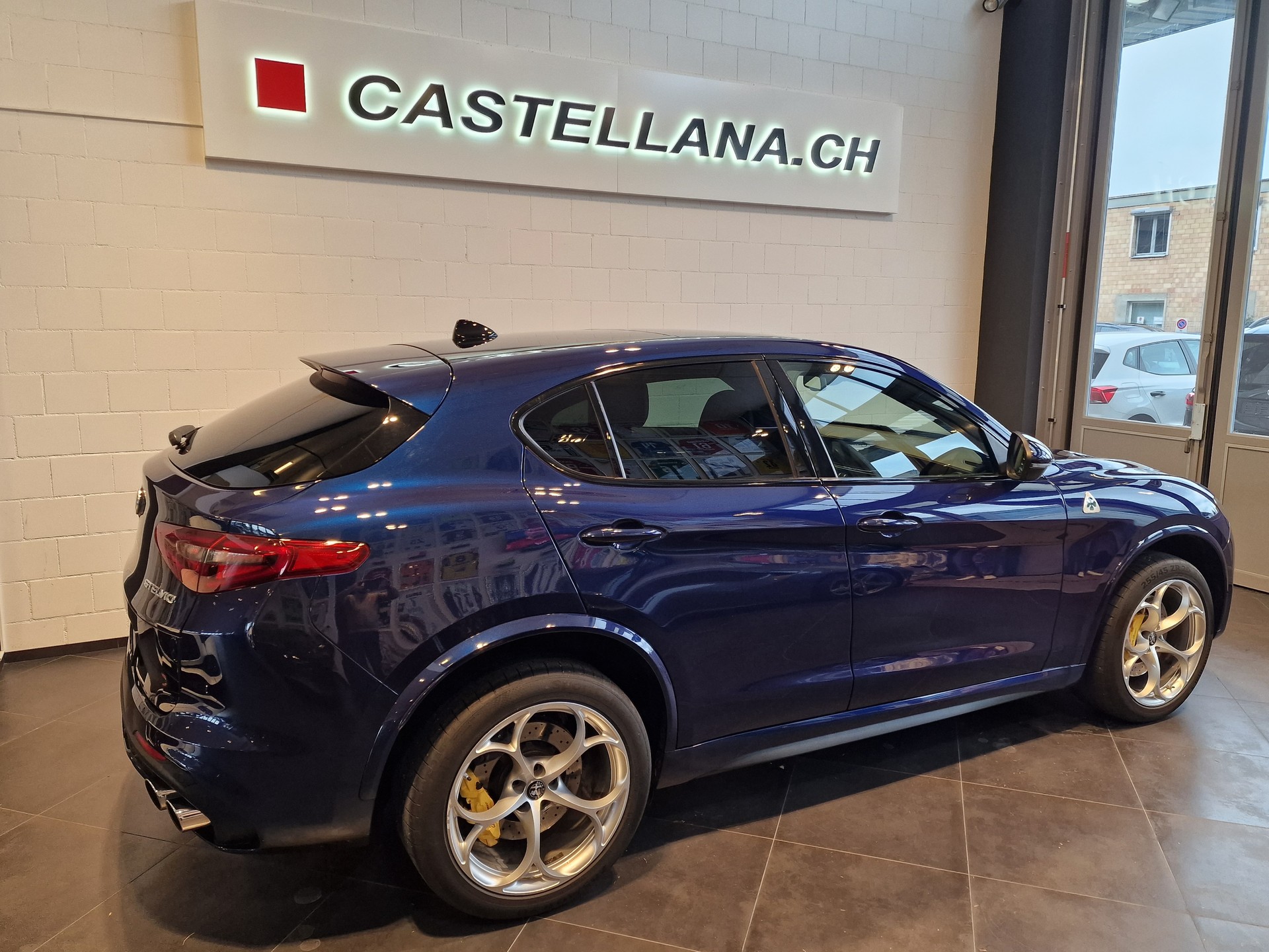 ALFA ROMEO Stelvio 2.9 V6 Biturbo Q4 Quadrifoglio-showroom-element-2