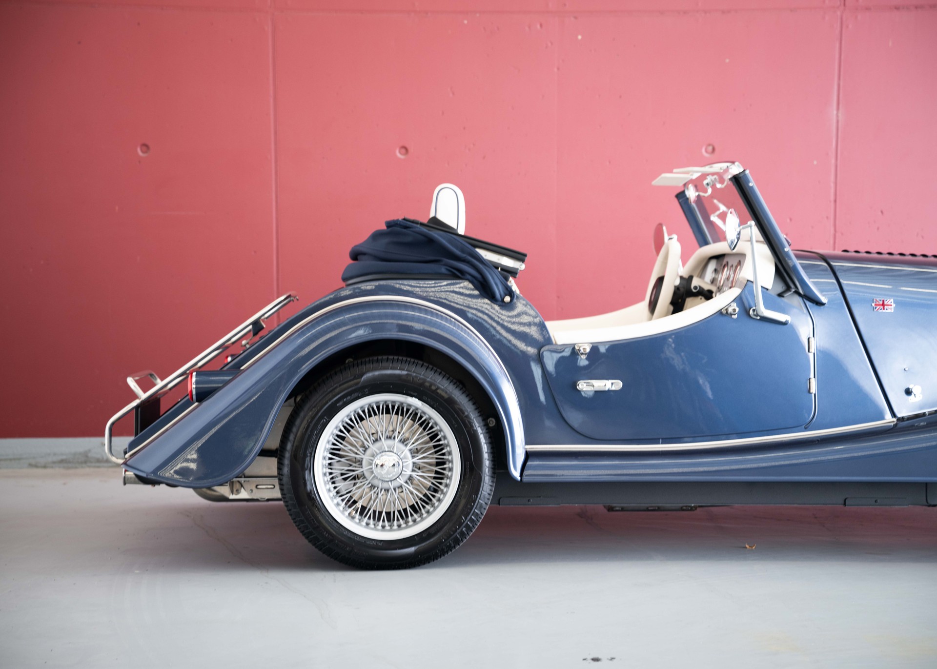MORGAN Plus Four 2.0 Bespoke (MY 26, Swiss new car, 1 of 1 configuration, Prussian Blue Porsche metallic, 30-month warranty)-image-9