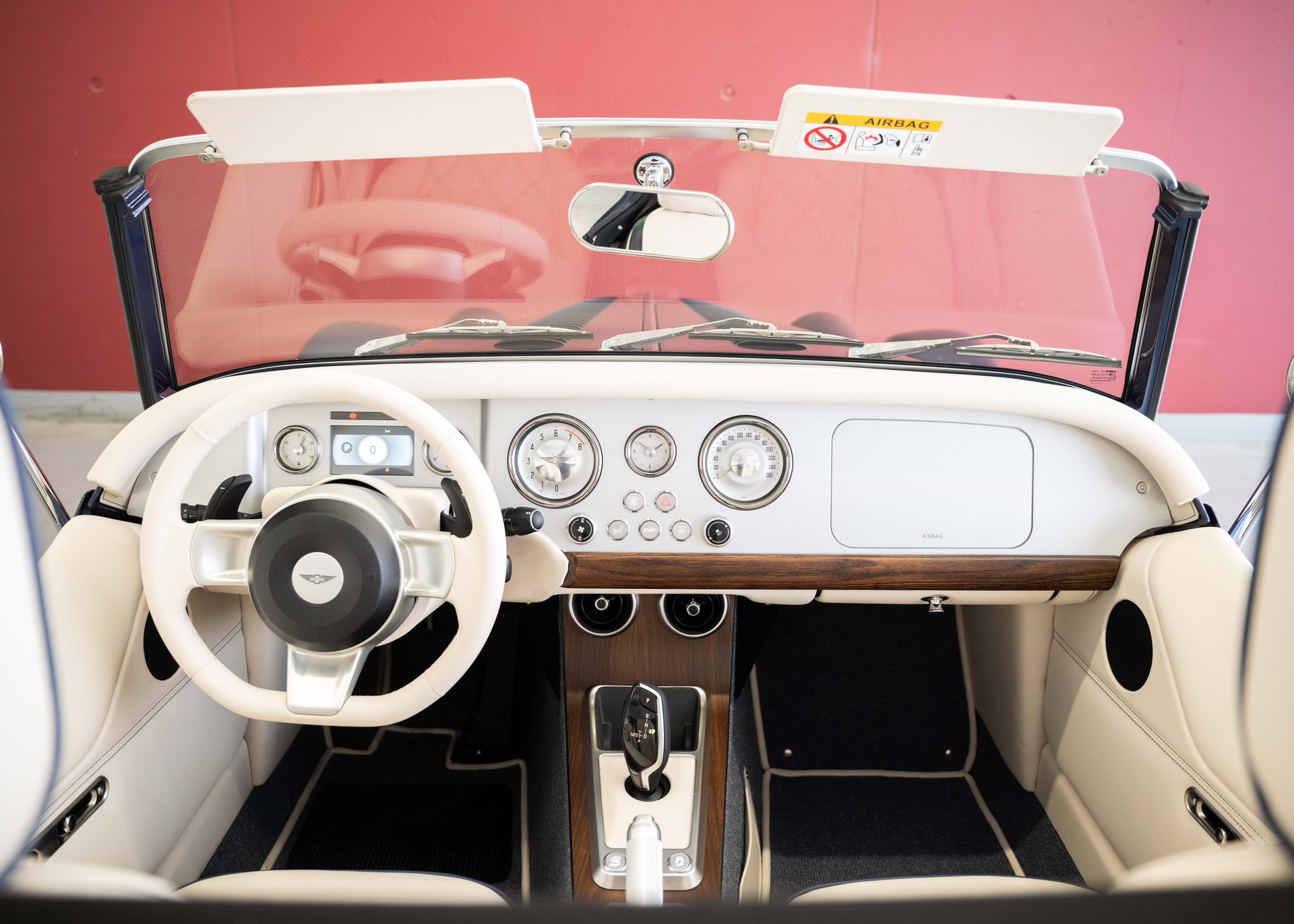 MORGAN Plus Four 2.0 Bespoke (MY 26, Swiss new car, 1 of 1 configuration, Prussian Blue Porsche metallic, 30-month warranty)-image-17