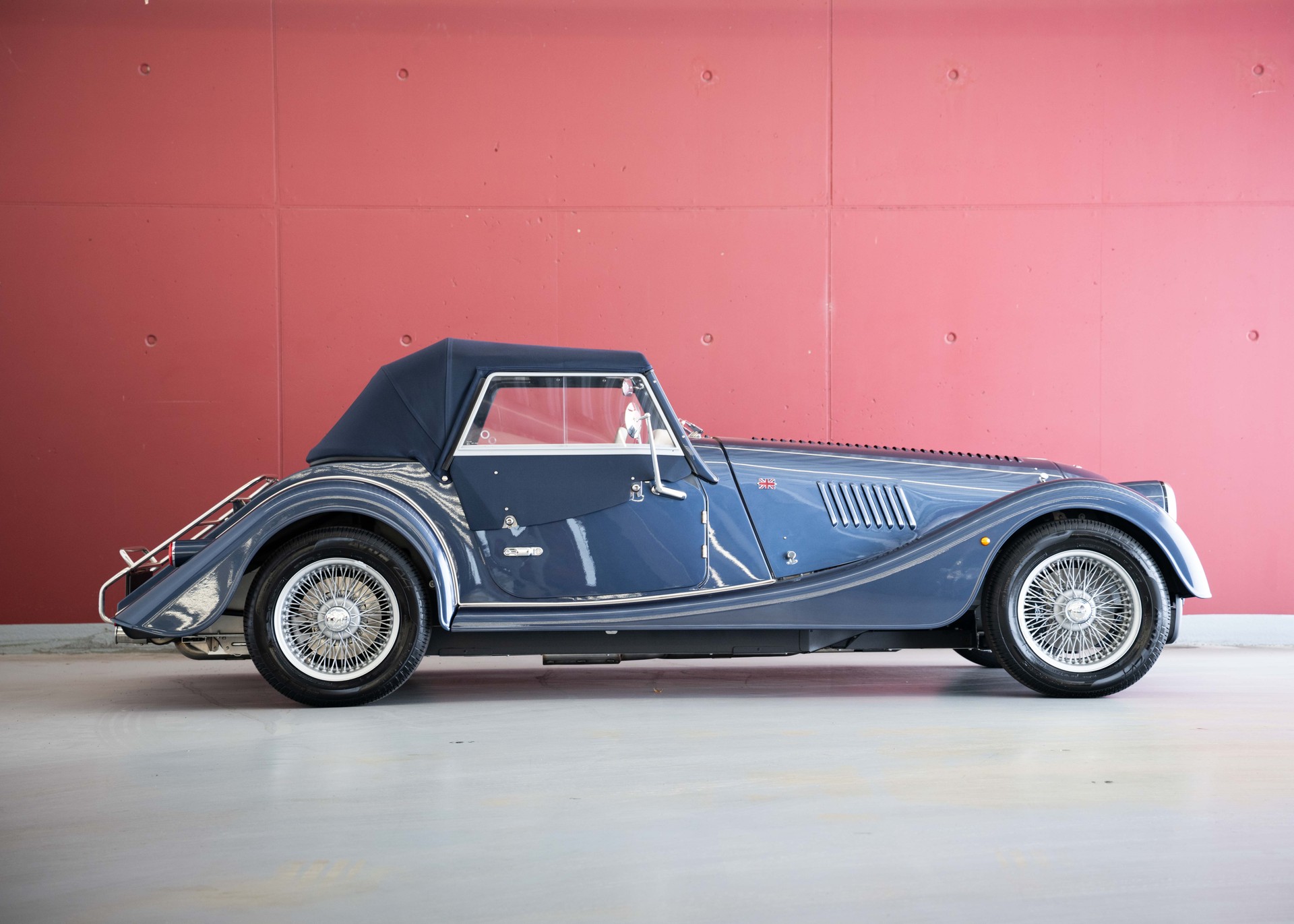 MORGAN Plus Four 2.0 Bespoke (MY 26, Swiss new car, 1 of 1 configuration, Prussian Blue Porsche metallic, 30-month warranty)-image-6