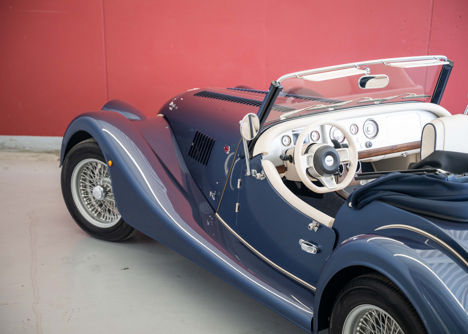 MORGAN Plus Four 2.0 Bespoke (MY 26, Swiss new car, 1 of 1 configuration, Prussian Blue Porsche metallic, 30-month warranty)-image-12