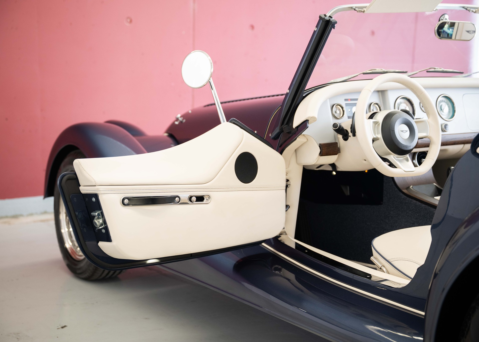 MORGAN Plus Four 2.0 Bespoke (MY 26, Swiss new car, 1 of 1 configuration, Prussian Blue Porsche metallic, 30-month warranty)-image-31