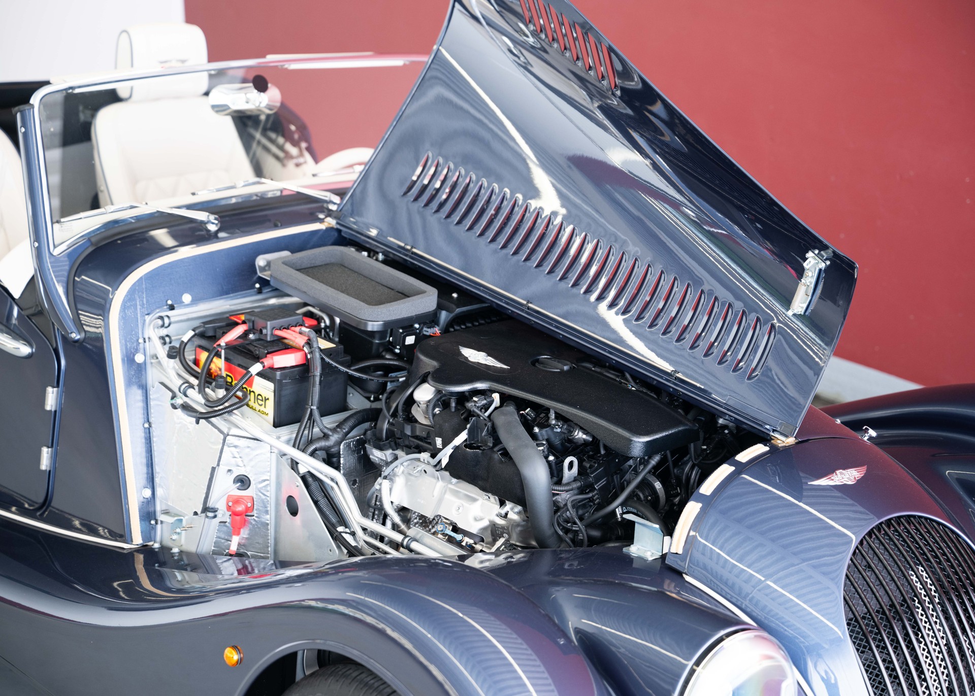MORGAN Plus Four 2.0 Bespoke (MY 26, Swiss new car, 1 of 1 configuration, Prussian Blue Porsche metallic, 30-month warranty)-image-16