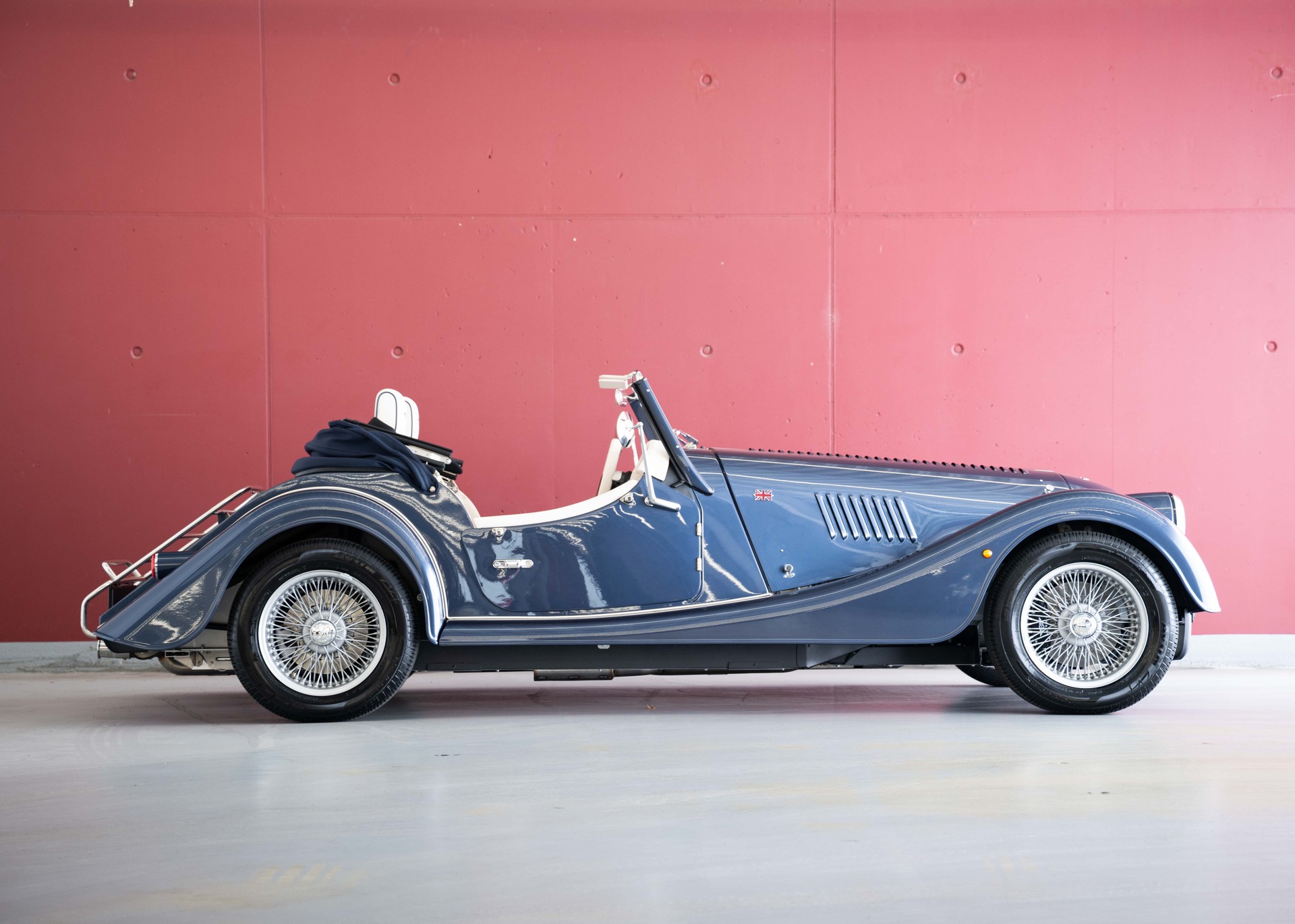 MORGAN Plus Four 2.0 Bespoke (MY 26, Swiss new car, 1 of 1 configuration, Prussian Blue Porsche metallic, 30-month warranty)-image-7
