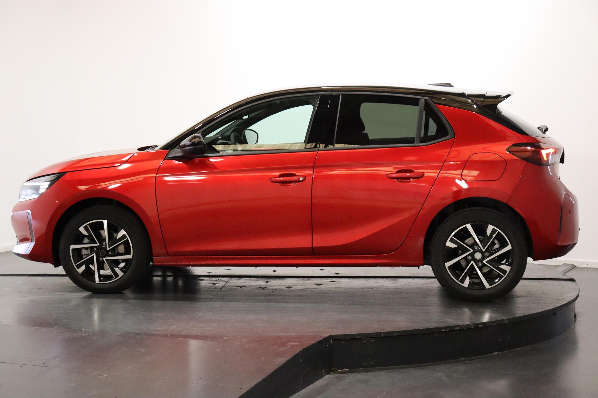 OPEL Corsa 1.2 T Hybrid Sporthilfe-showroom-element-1