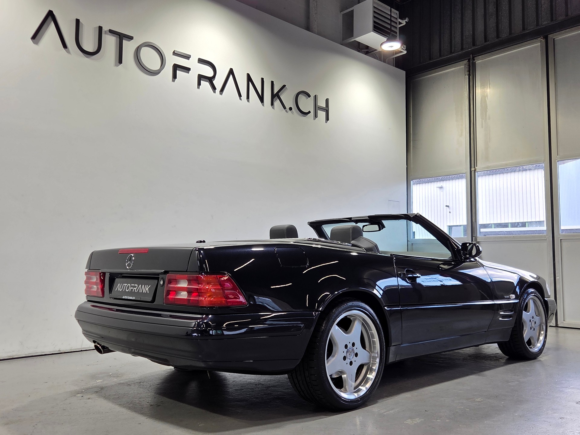 MERCEDES-BENZ SL 500 Final Edition-showroom-element-2