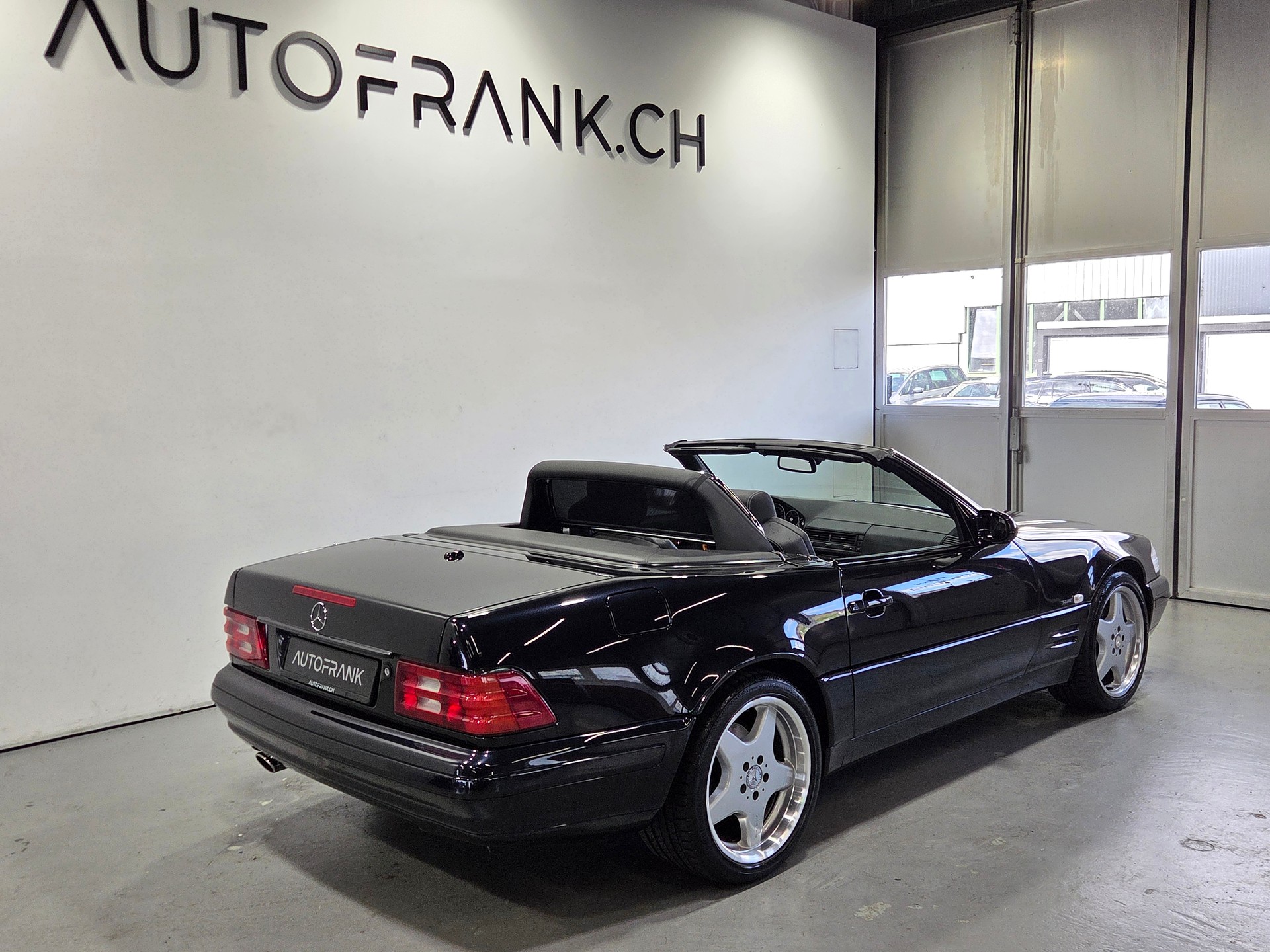 MERCEDES-BENZ SL 500 Final Edition-showroom-element-3