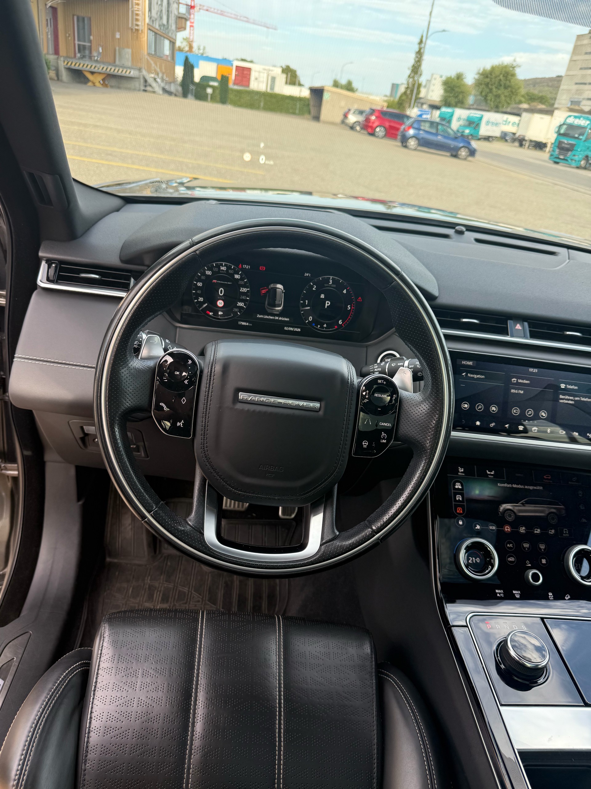 LAND ROVER 3.0 D 300 R-Dynamic-image-7