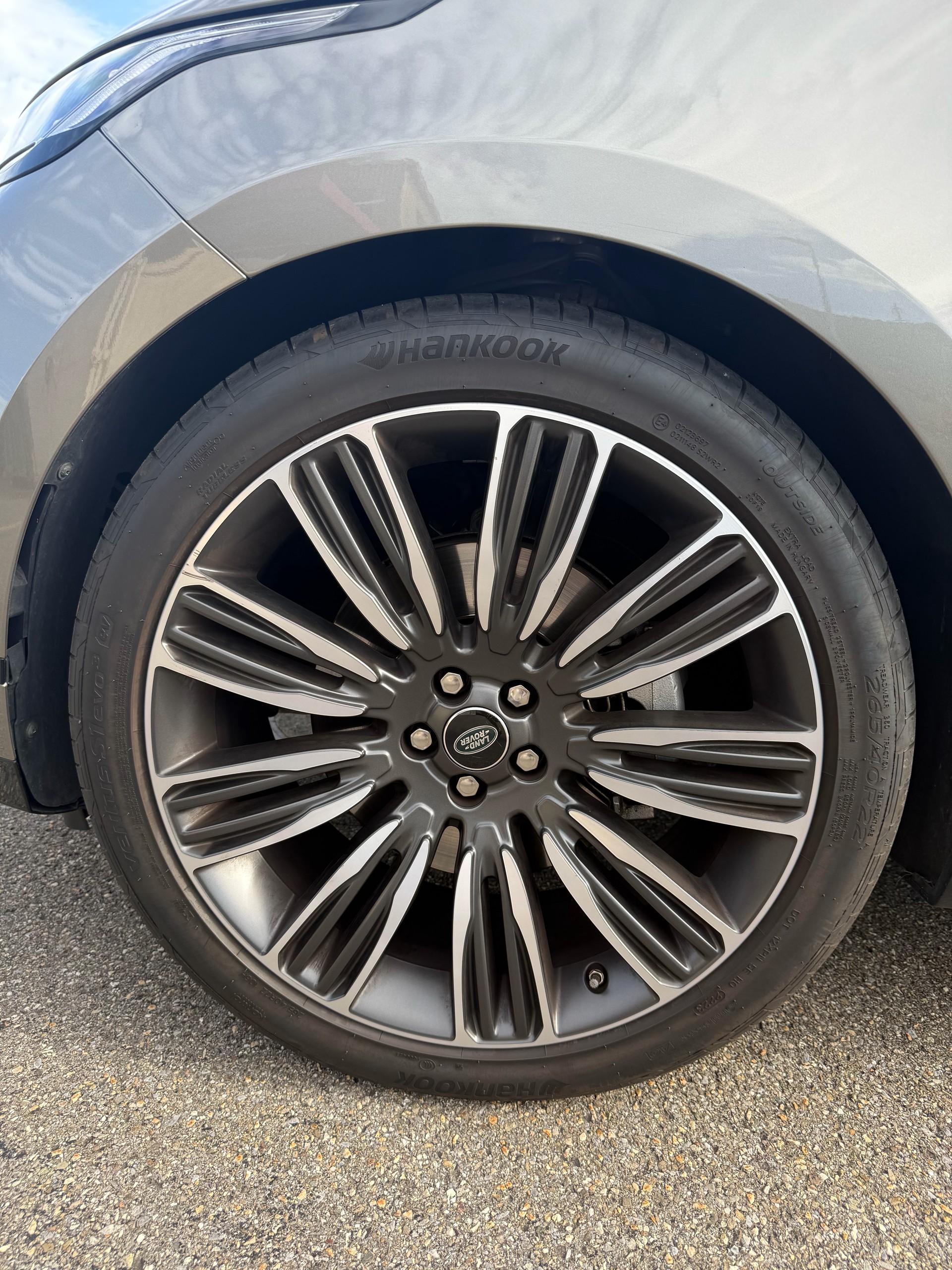 LAND ROVER 3.0 D 300 R-Dynamic-image-13