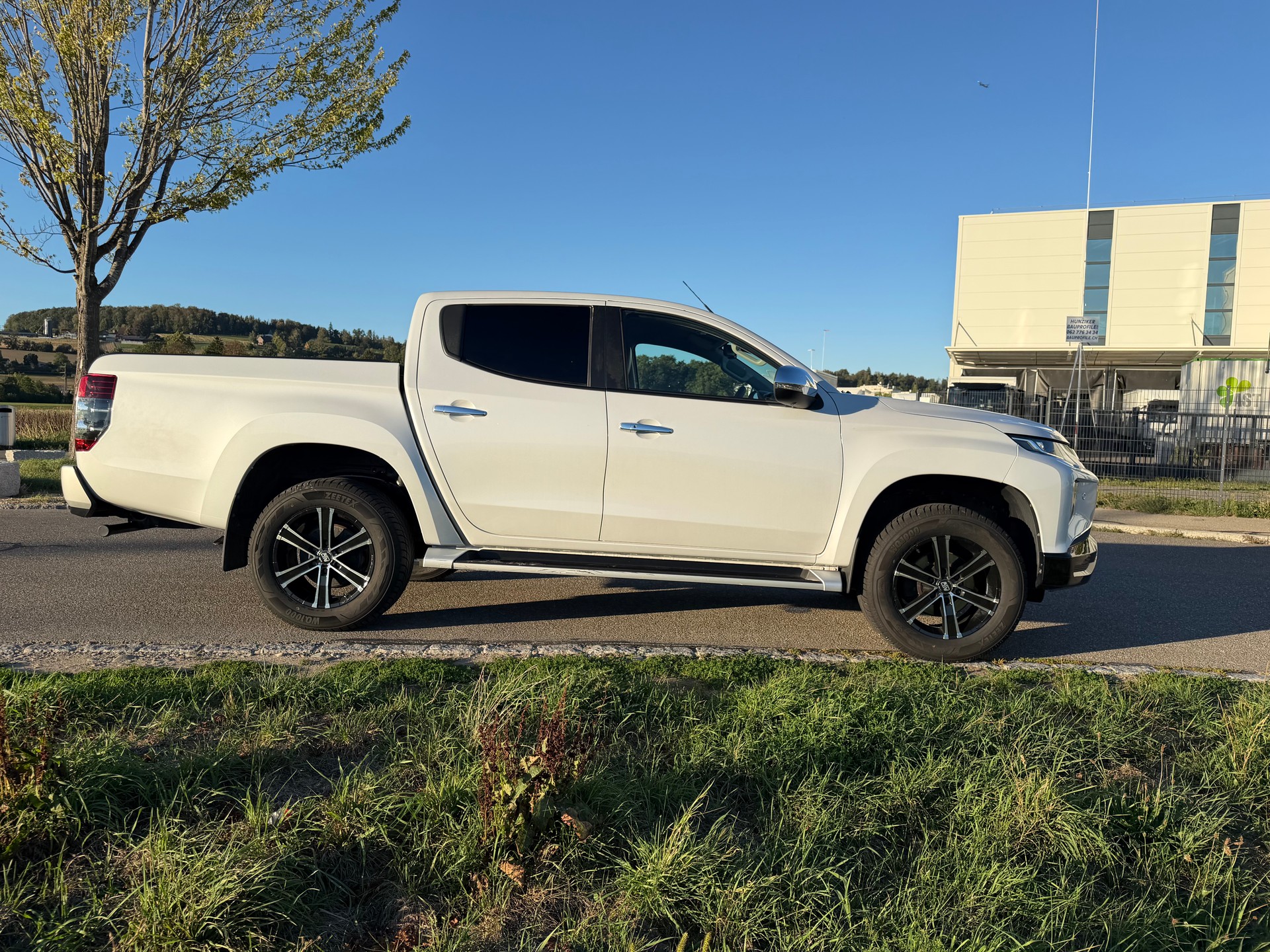 MITSUBISHI L 200 2.2 Diamond Double Cab Automat-360°-Kamera-image-17