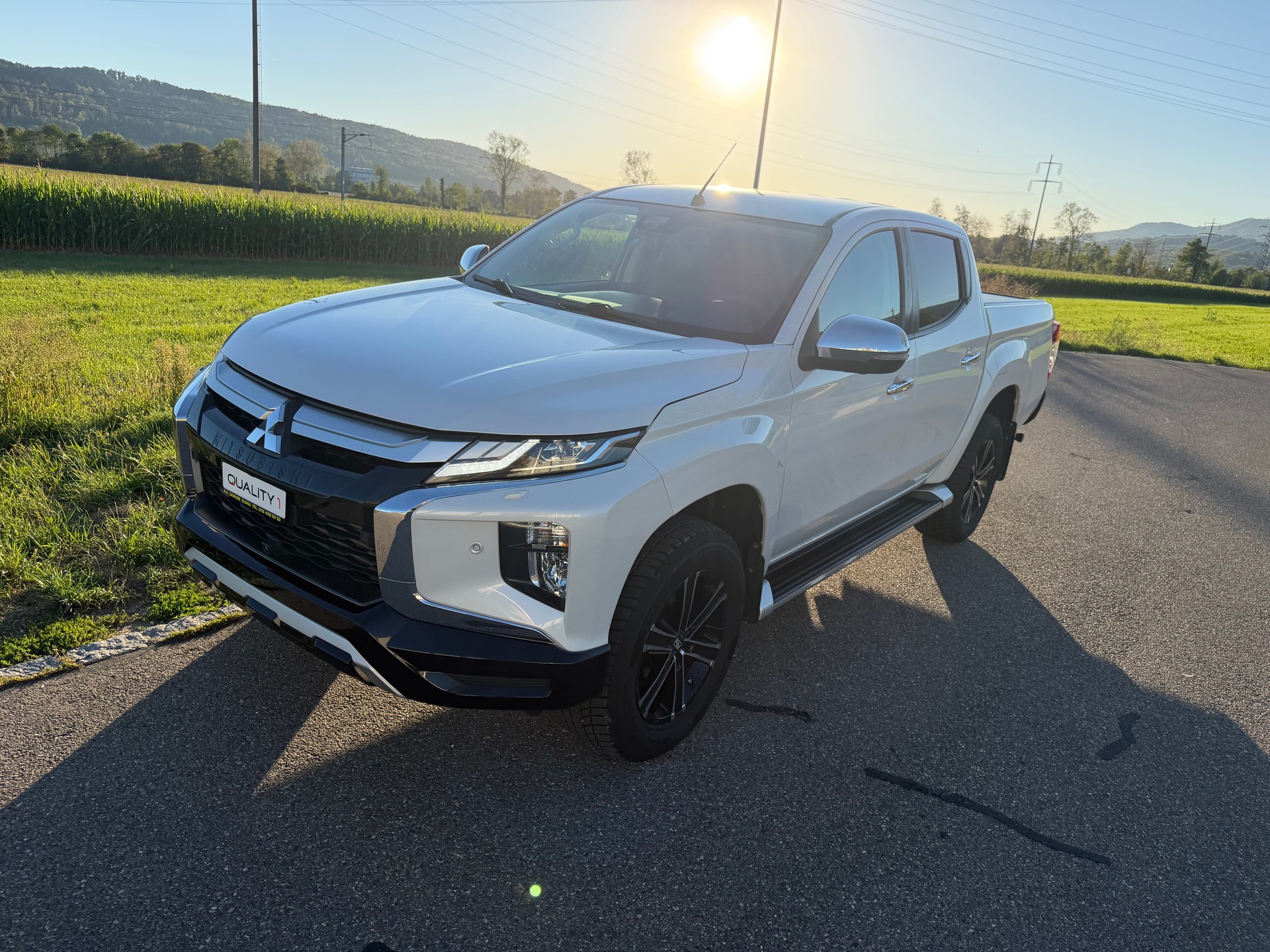 MITSUBISHI L 200 2.2 Diamond Double Cab Automat-360°-Kamera-image-1
