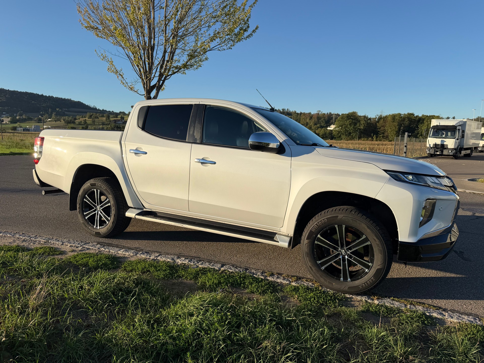 MITSUBISHI L 200 2.2 Diamond Double Cab Automat-360°-Kamera-image-8