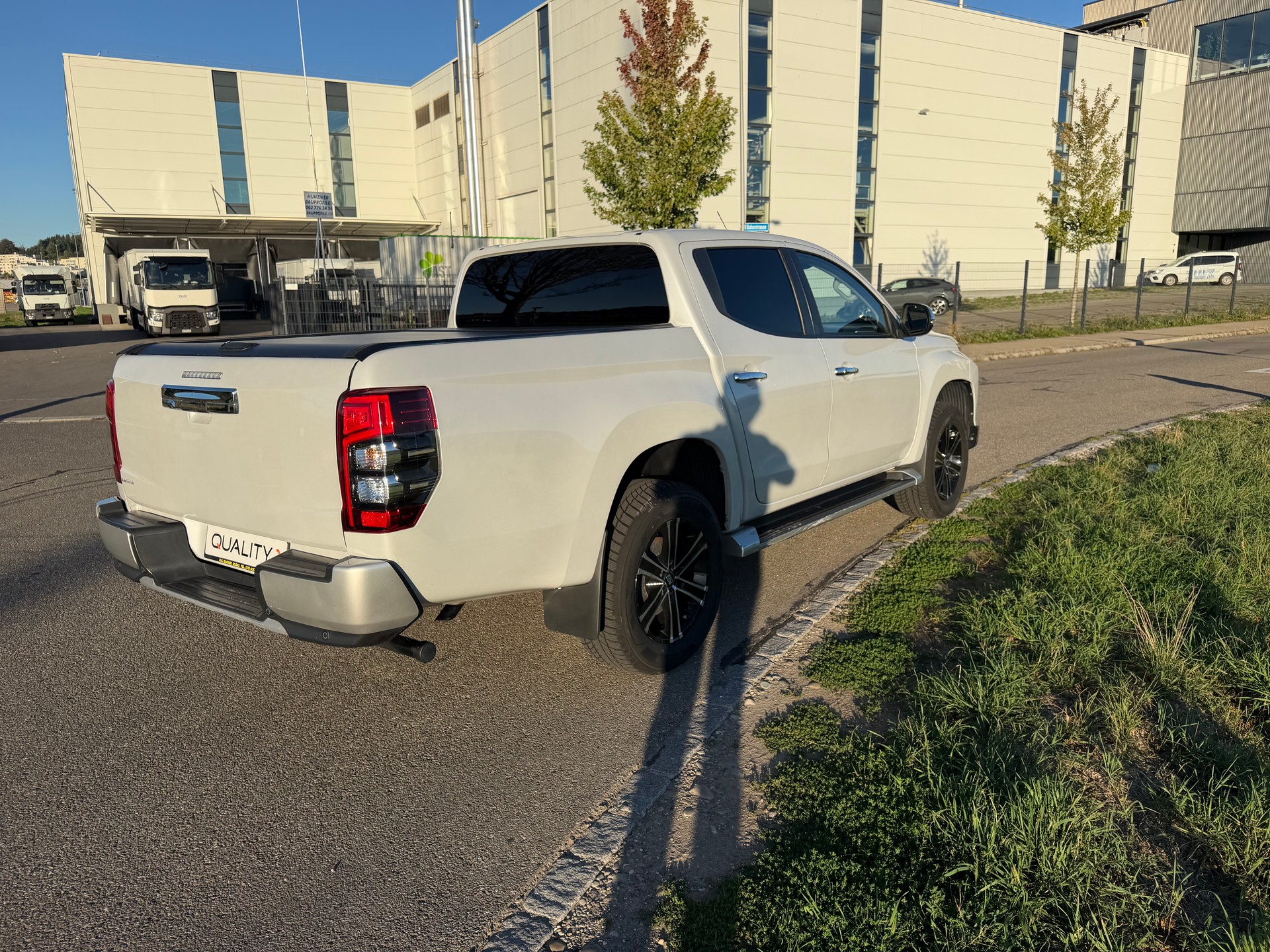 MITSUBISHI L 200 2.2 Diamond Double Cab Automat-360°-Kamera-image-15
