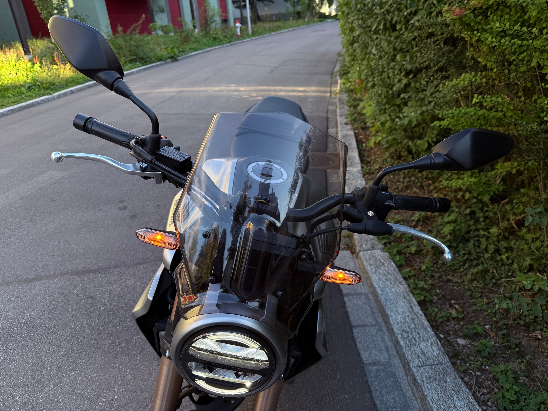 HONDA CB 300 R-image-12