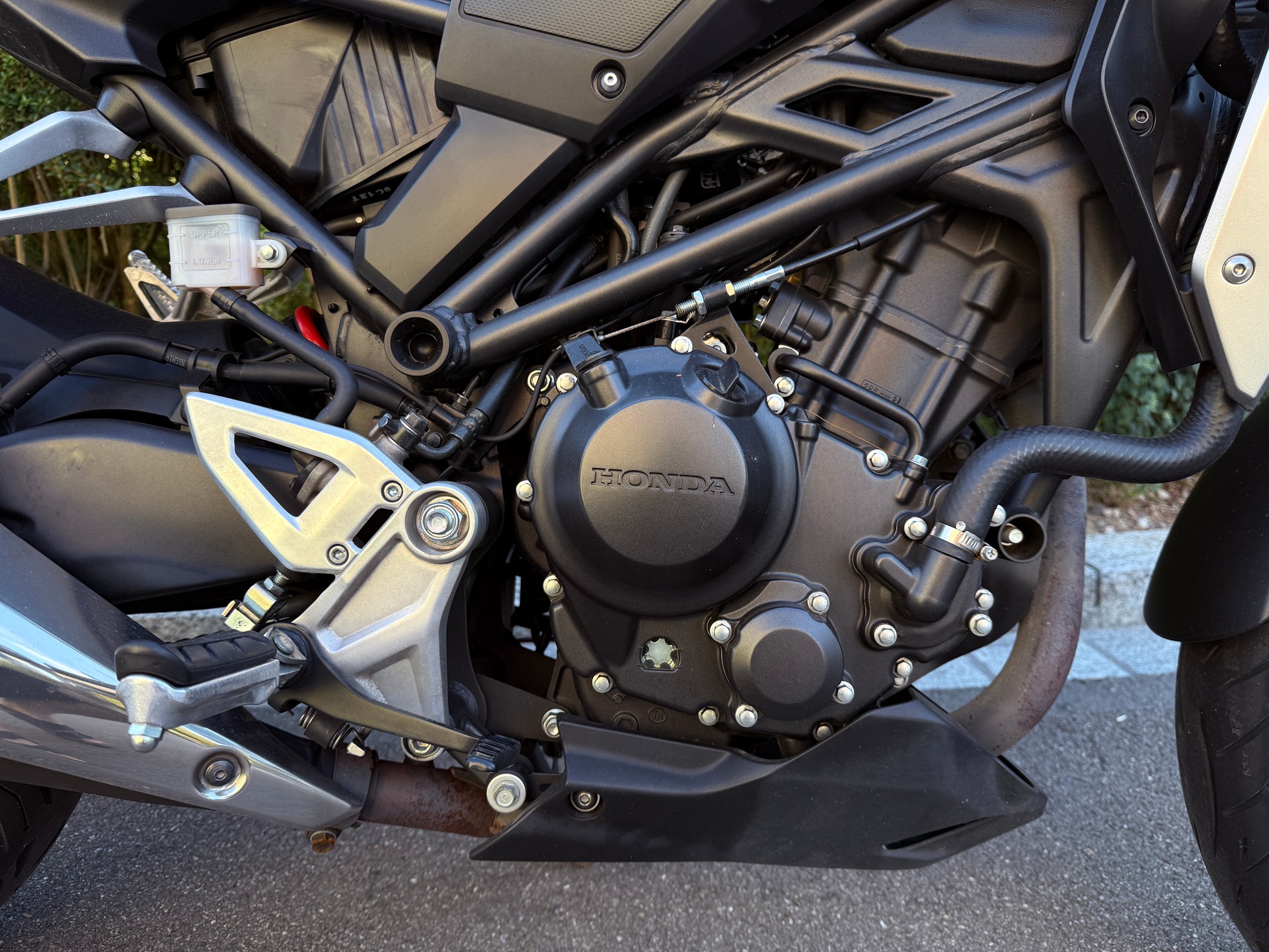 HONDA CB 300 R-image-11