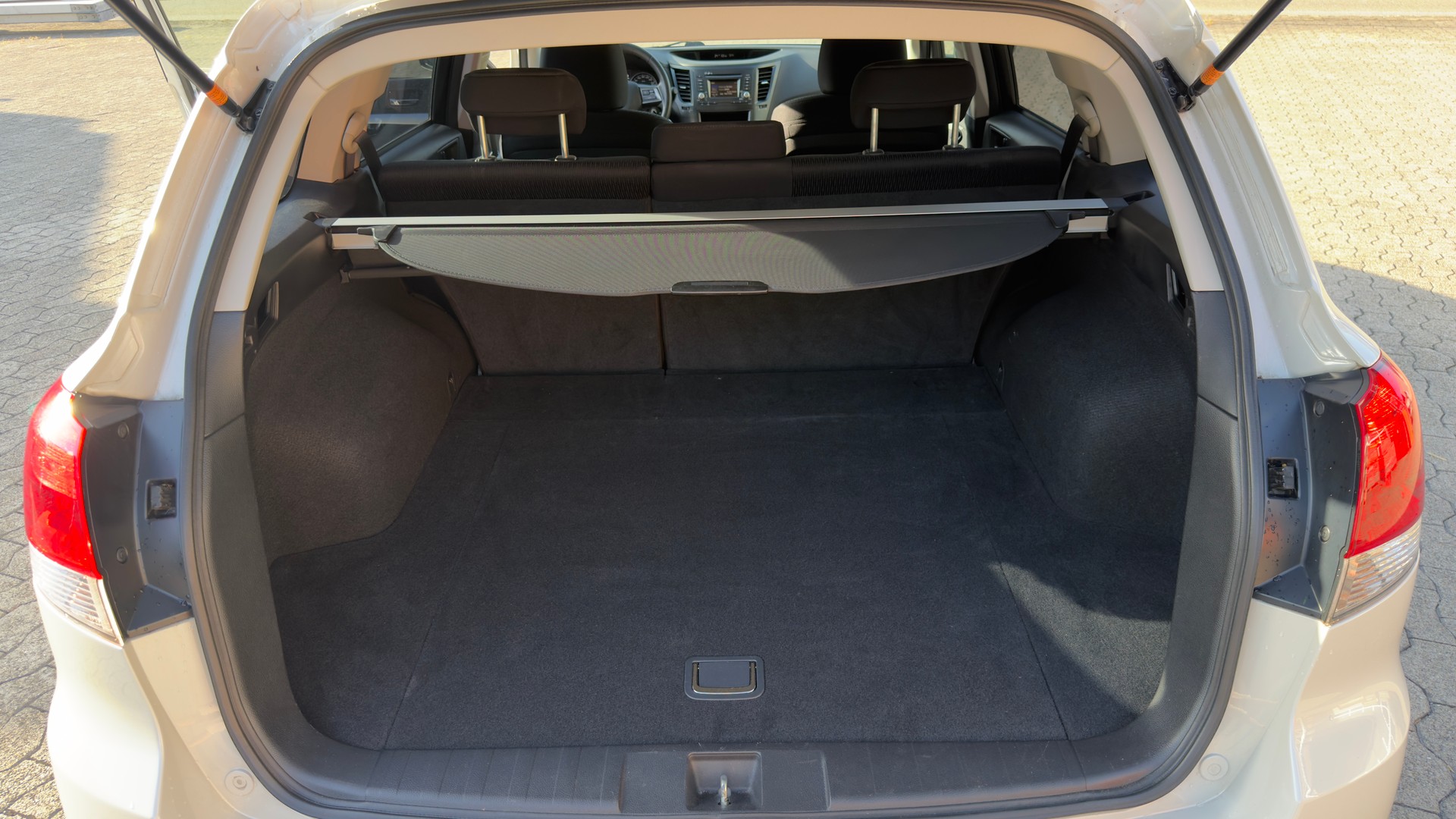 SUBARU Legacy 2.0i Swiss AWD Lineartronic-image-18