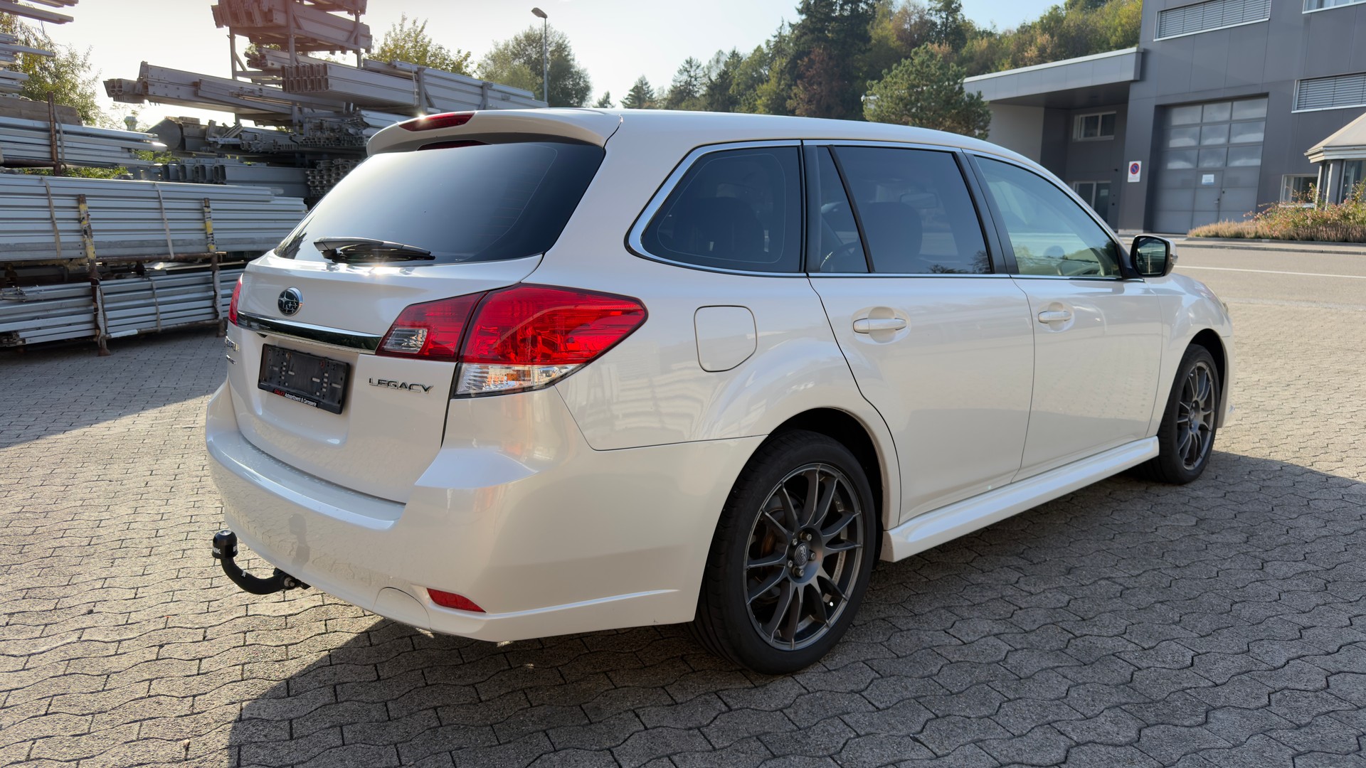 SUBARU Legacy 2.0i Swiss AWD Lineartronic-image-4