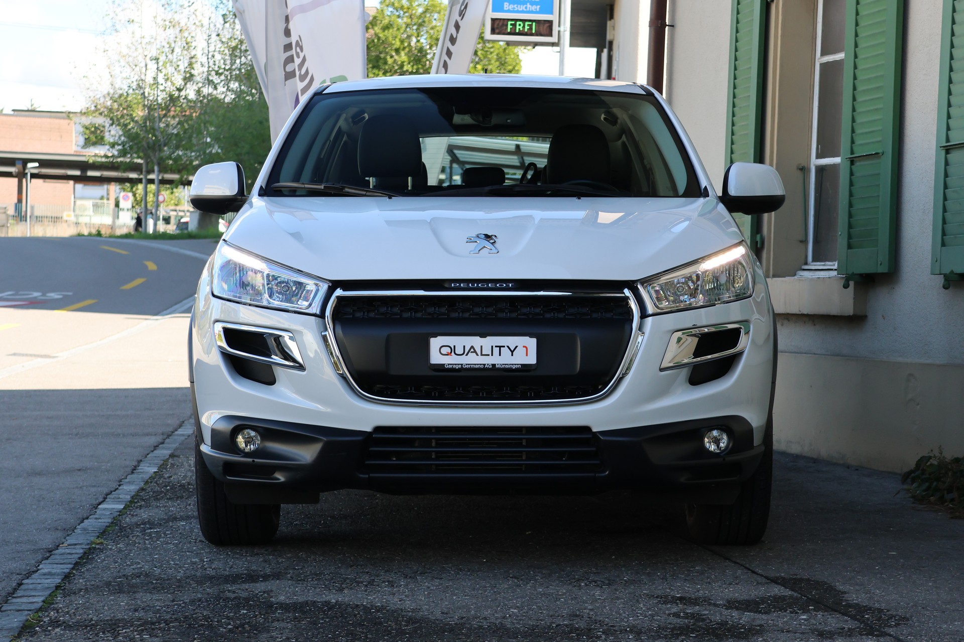 PEUGEOT 4008 1.6 HDi Allure 4WD-showroom-element-1