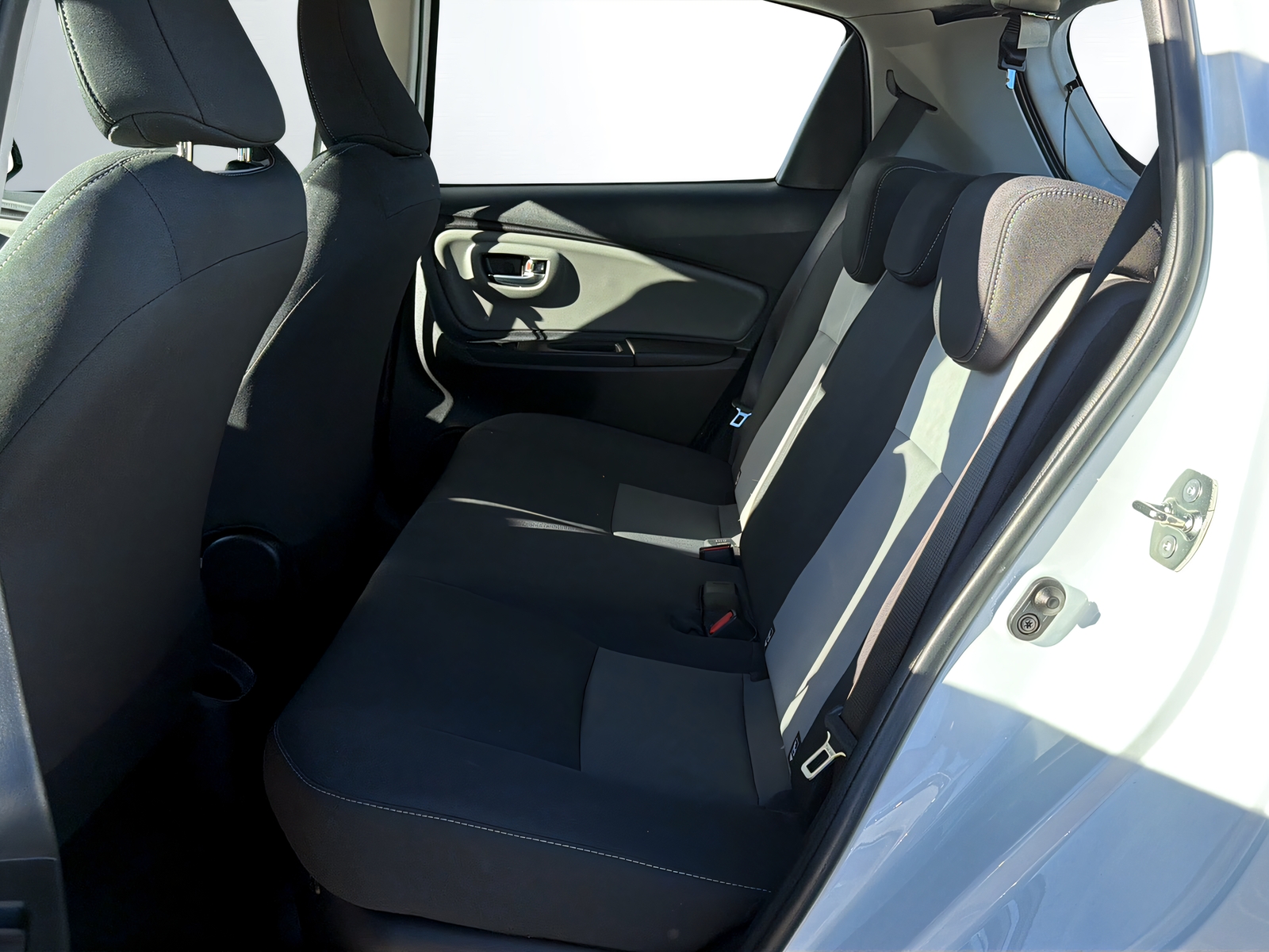 TOYOTA Yaris 1.5 VVT-i Hybrid Trend e-CVT-image-8