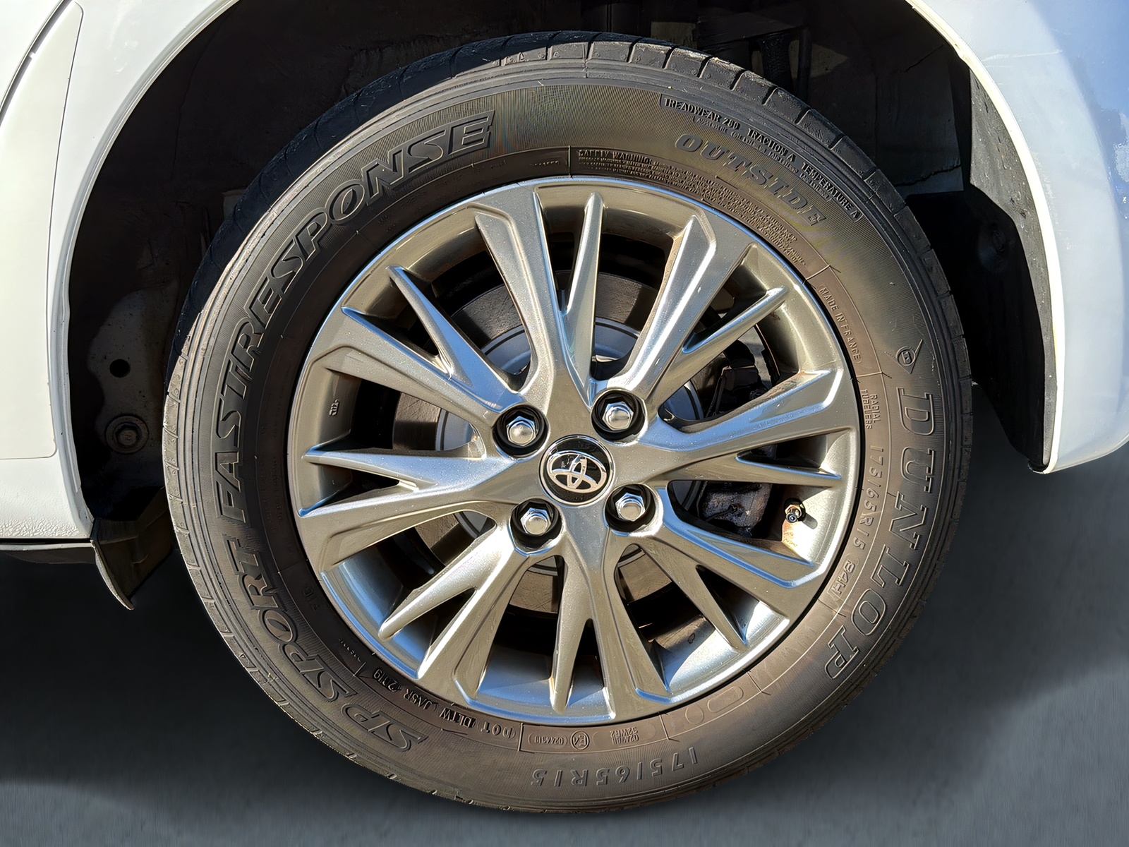 TOYOTA Yaris 1.5 VVT-i Hybrid Trend e-CVT-image-13