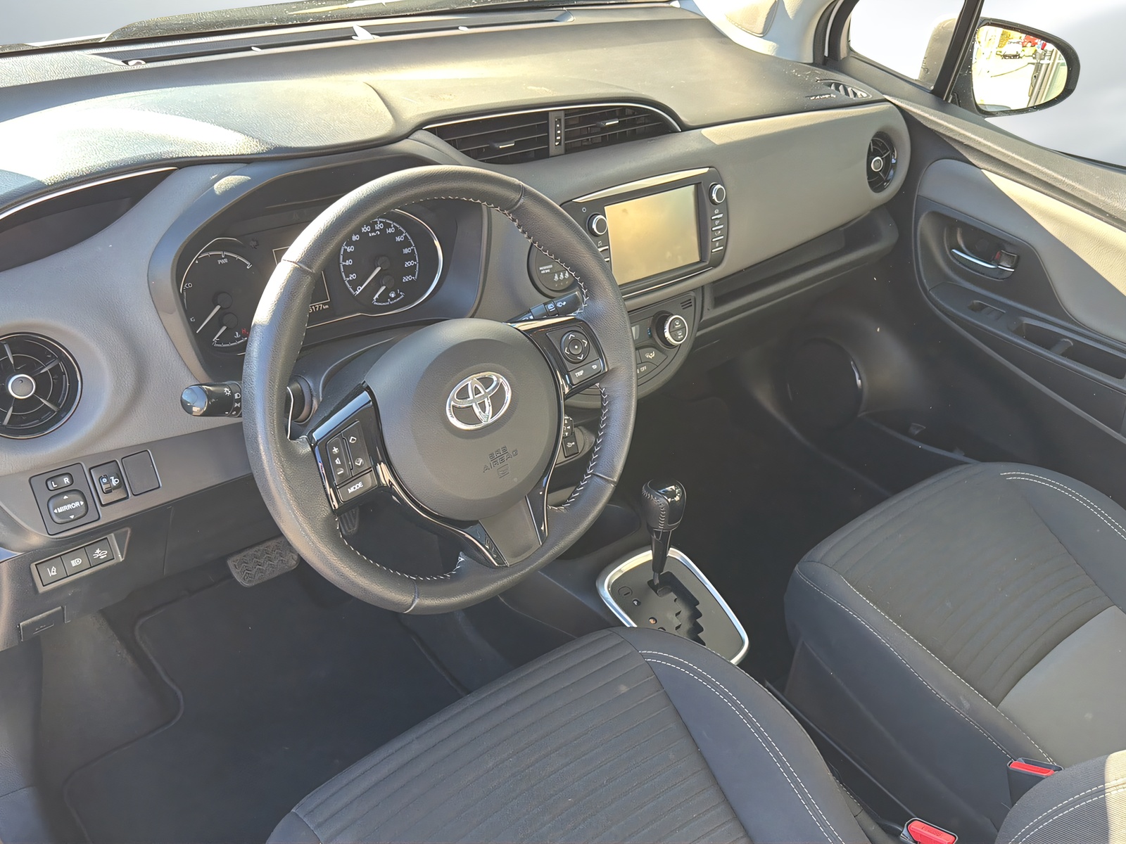 TOYOTA Yaris 1.5 VVT-i Hybrid Trend e-CVT-image-4