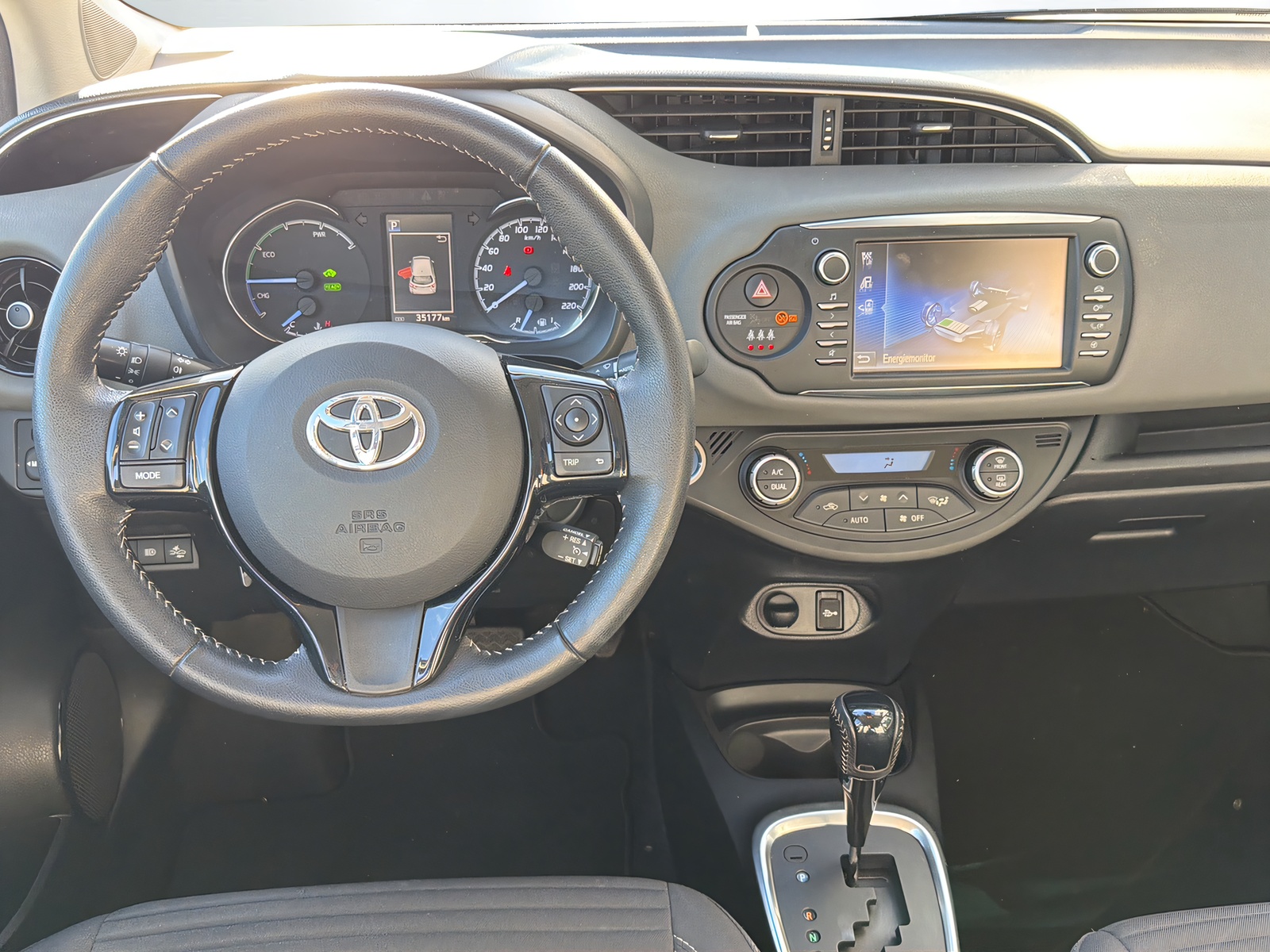 TOYOTA Yaris 1.5 VVT-i Hybrid Trend e-CVT-image-5