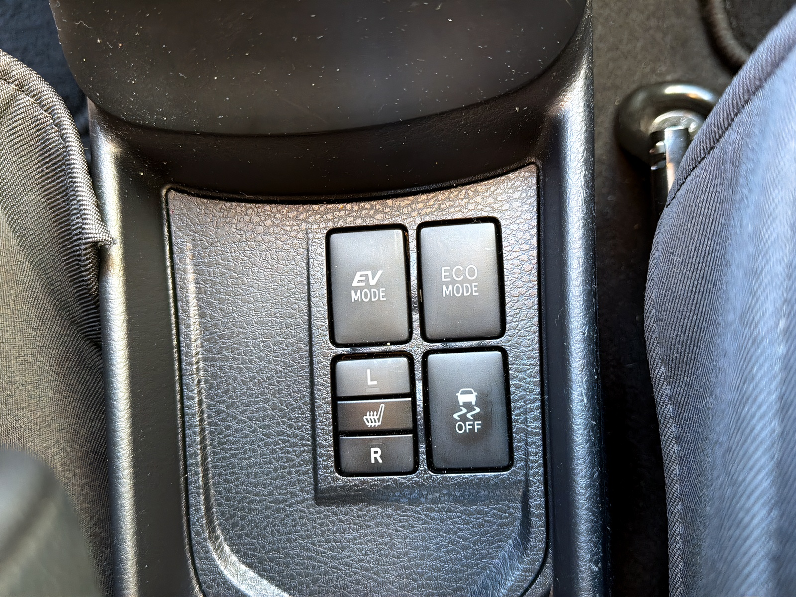 TOYOTA Yaris 1.5 VVT-i Hybrid Trend e-CVT-image-7