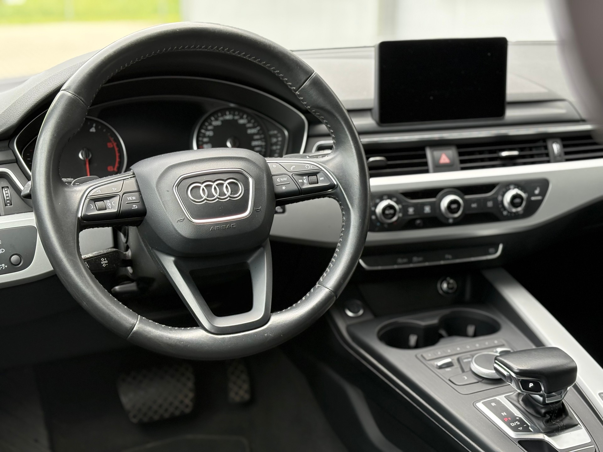 AUDI A4 Avant 2.0 TDI S-tronic-image-8