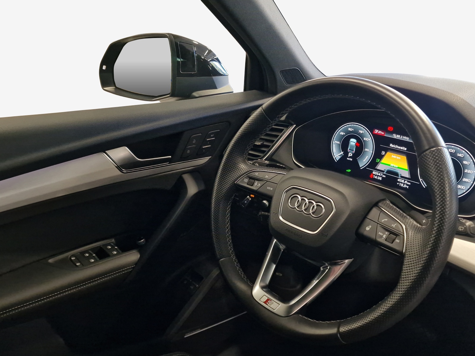 AUDI Q5 50 TFSI e PHEV S line quattro S-tronic-image-14