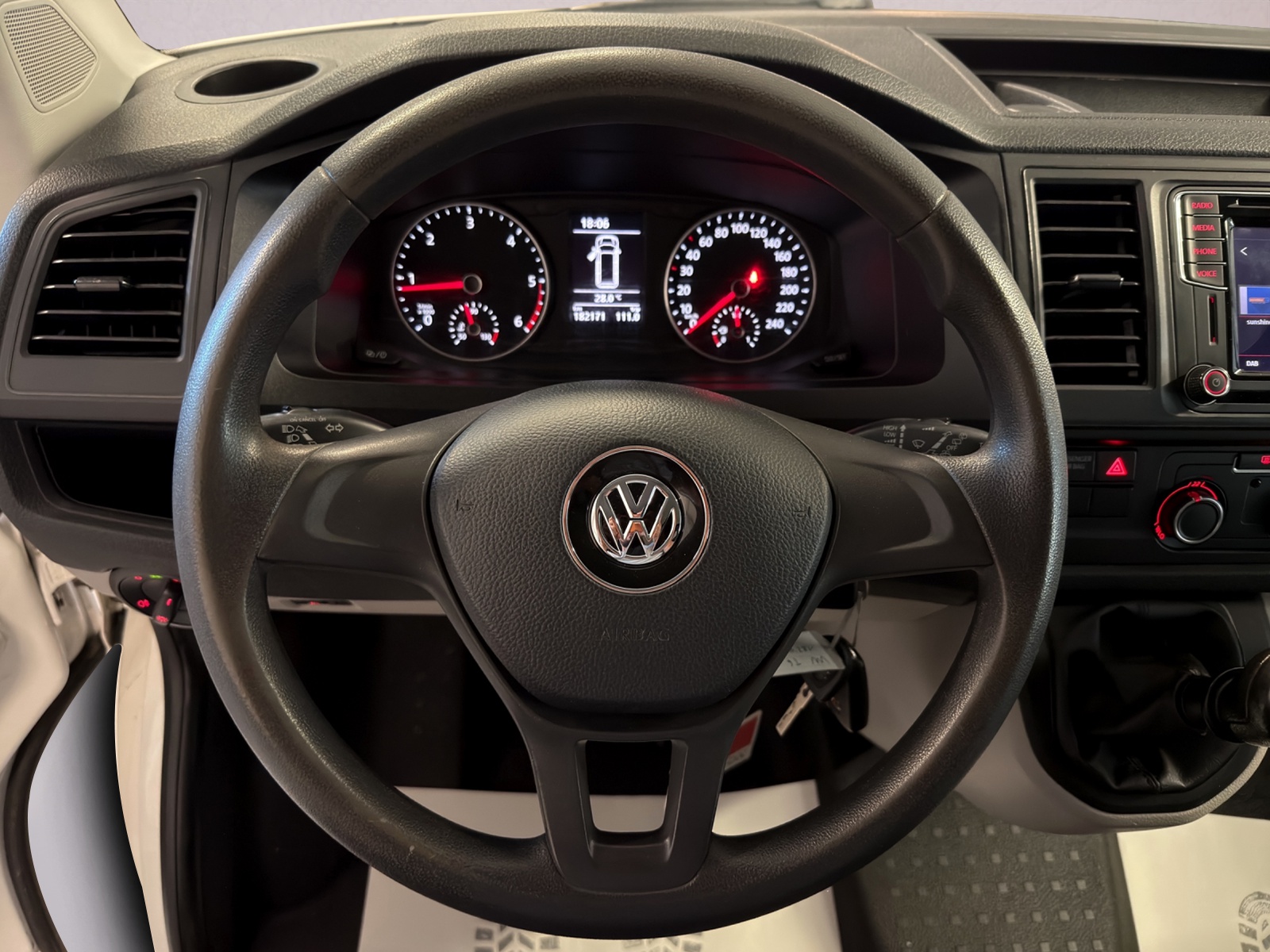 VW T6 2.0 TDI Transporter-image-9