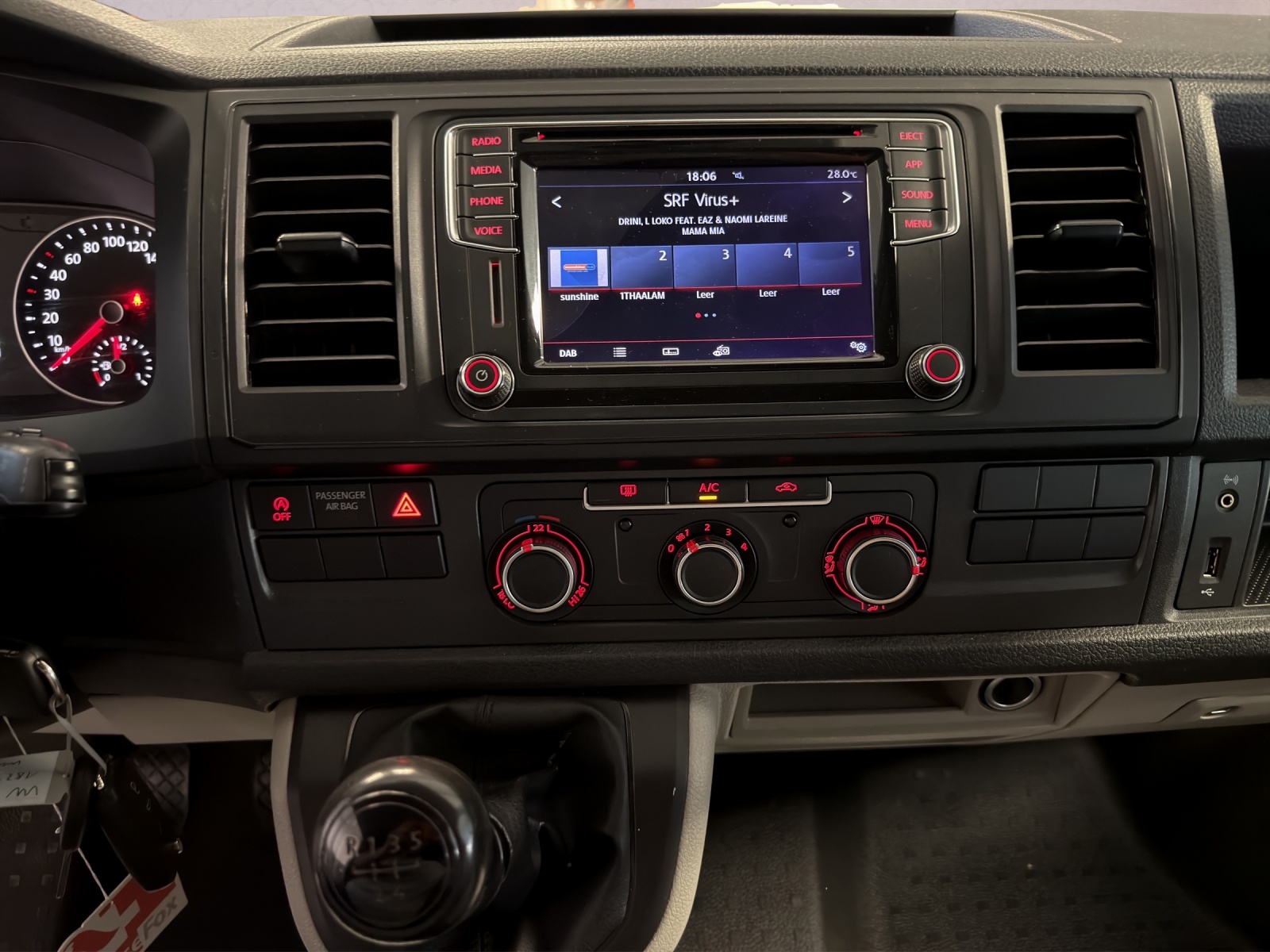 VW T6 2.0 TDI Transporter-image-10