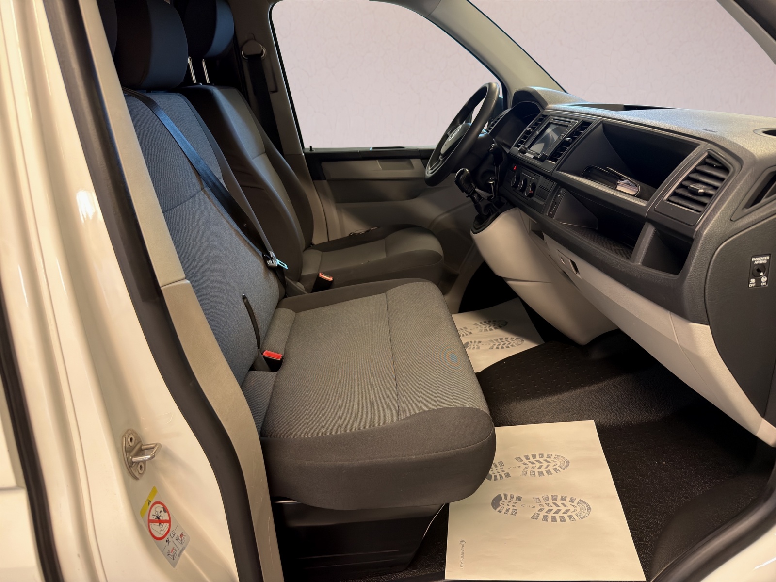 VW T6 2.0 TDI Transporter-image-14