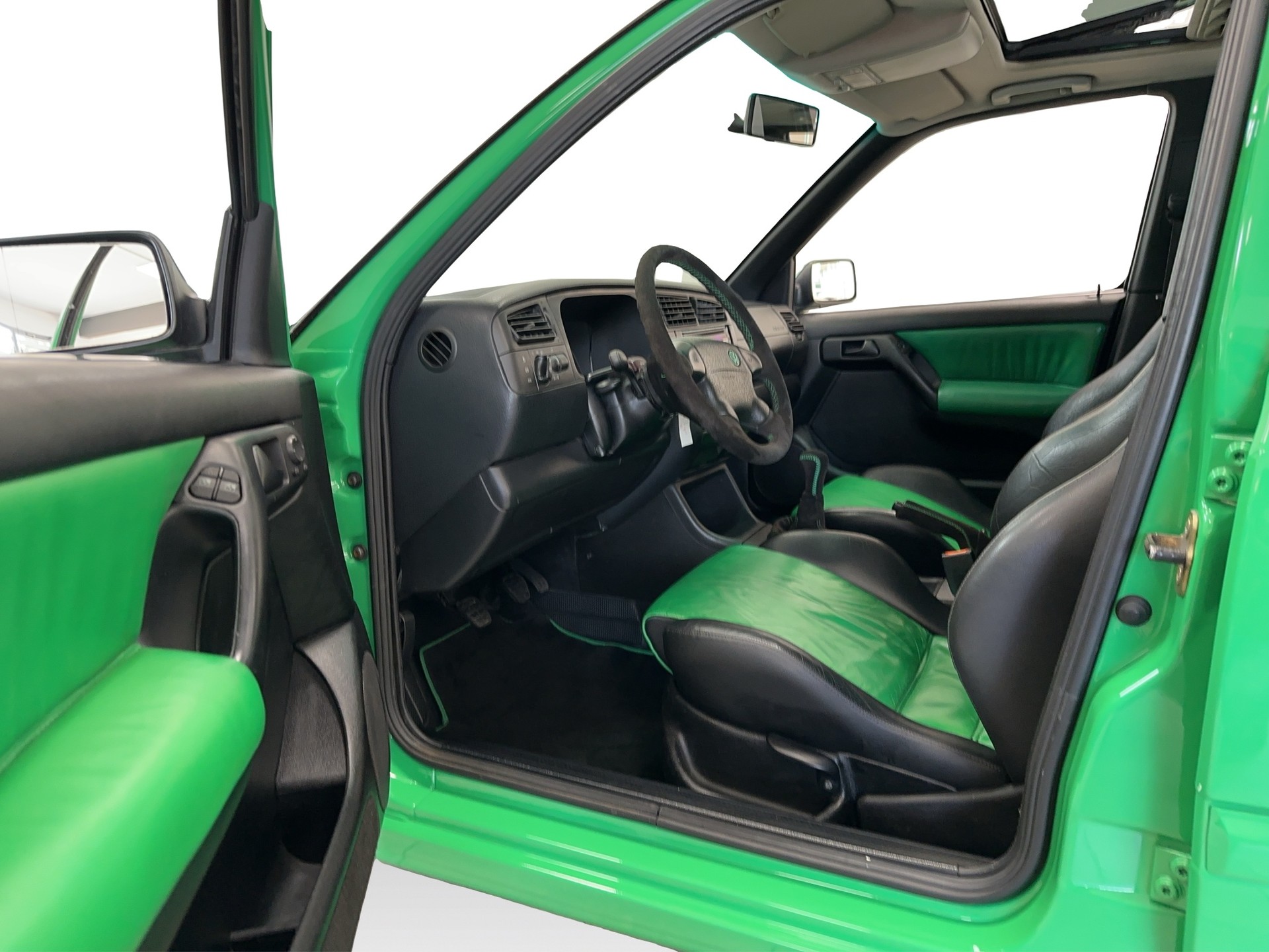 VW Golf 2900 VR6 Colour Concept-image-17