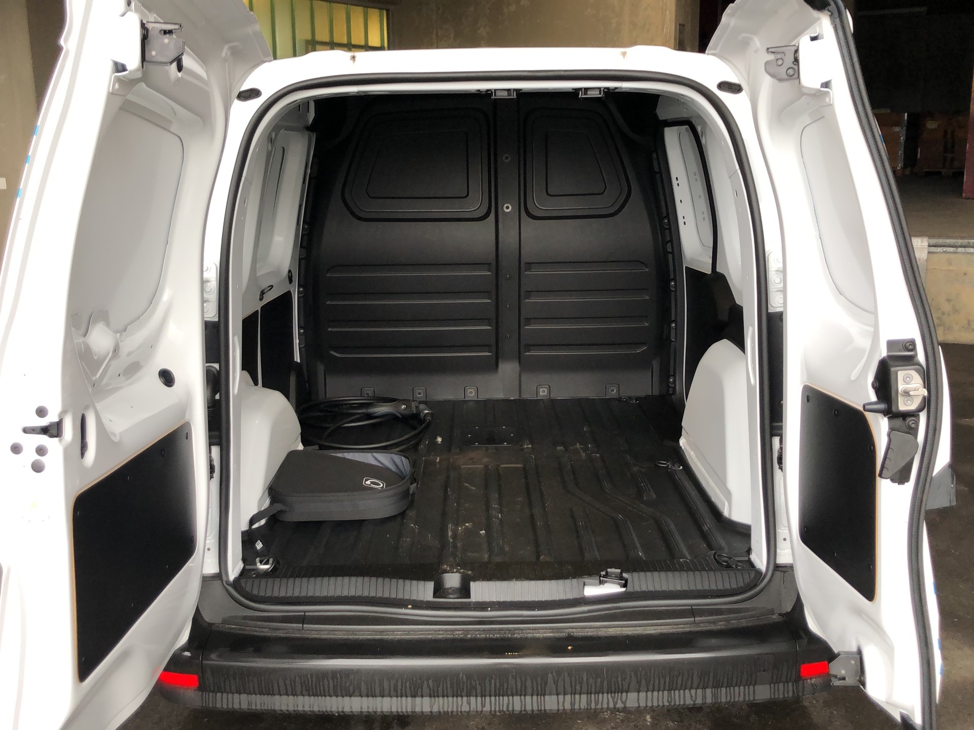 MERCEDES-BENZ eCitan Standard Pro-image-7