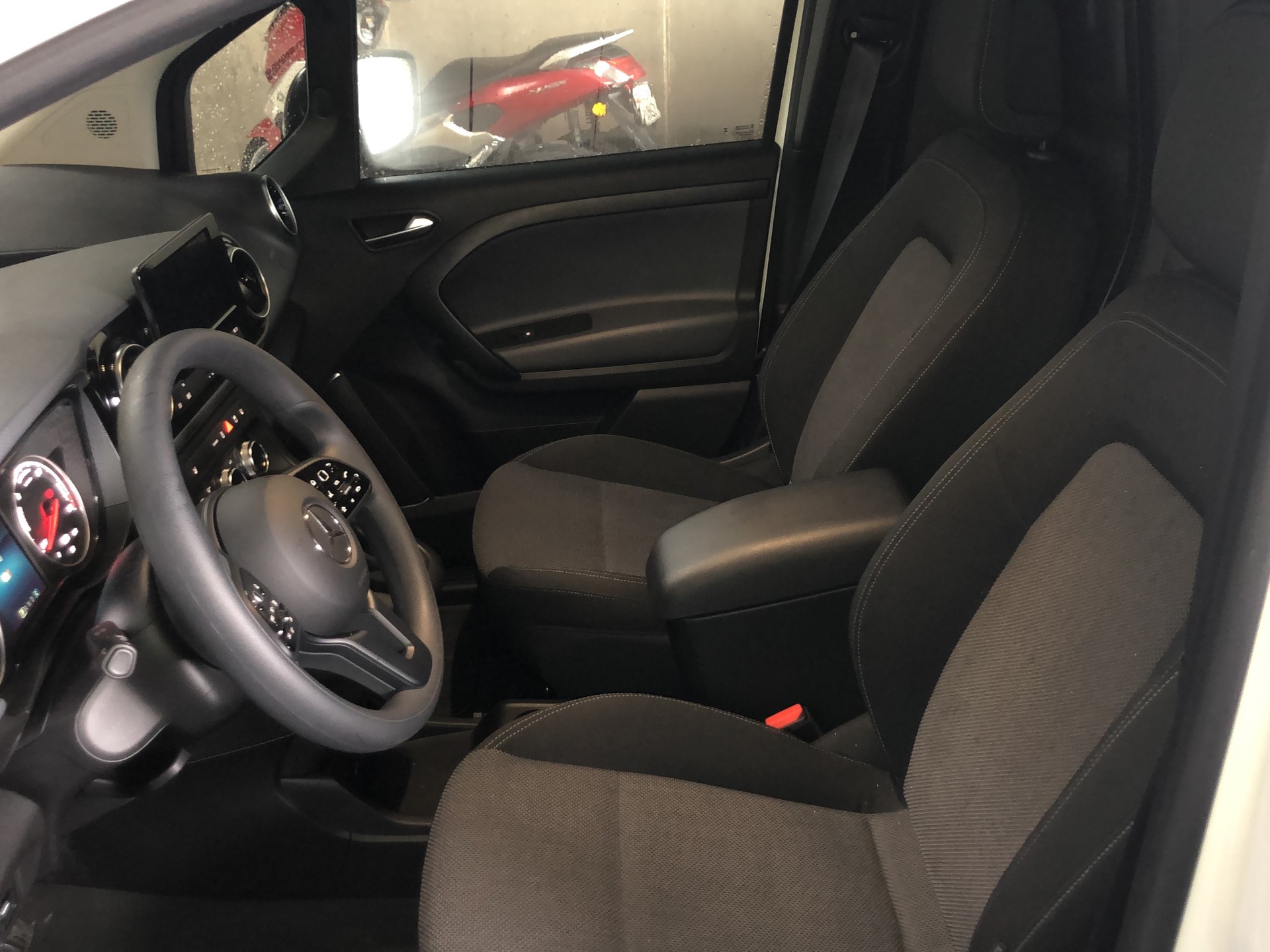 MERCEDES-BENZ eCitan Standard Pro-image-9