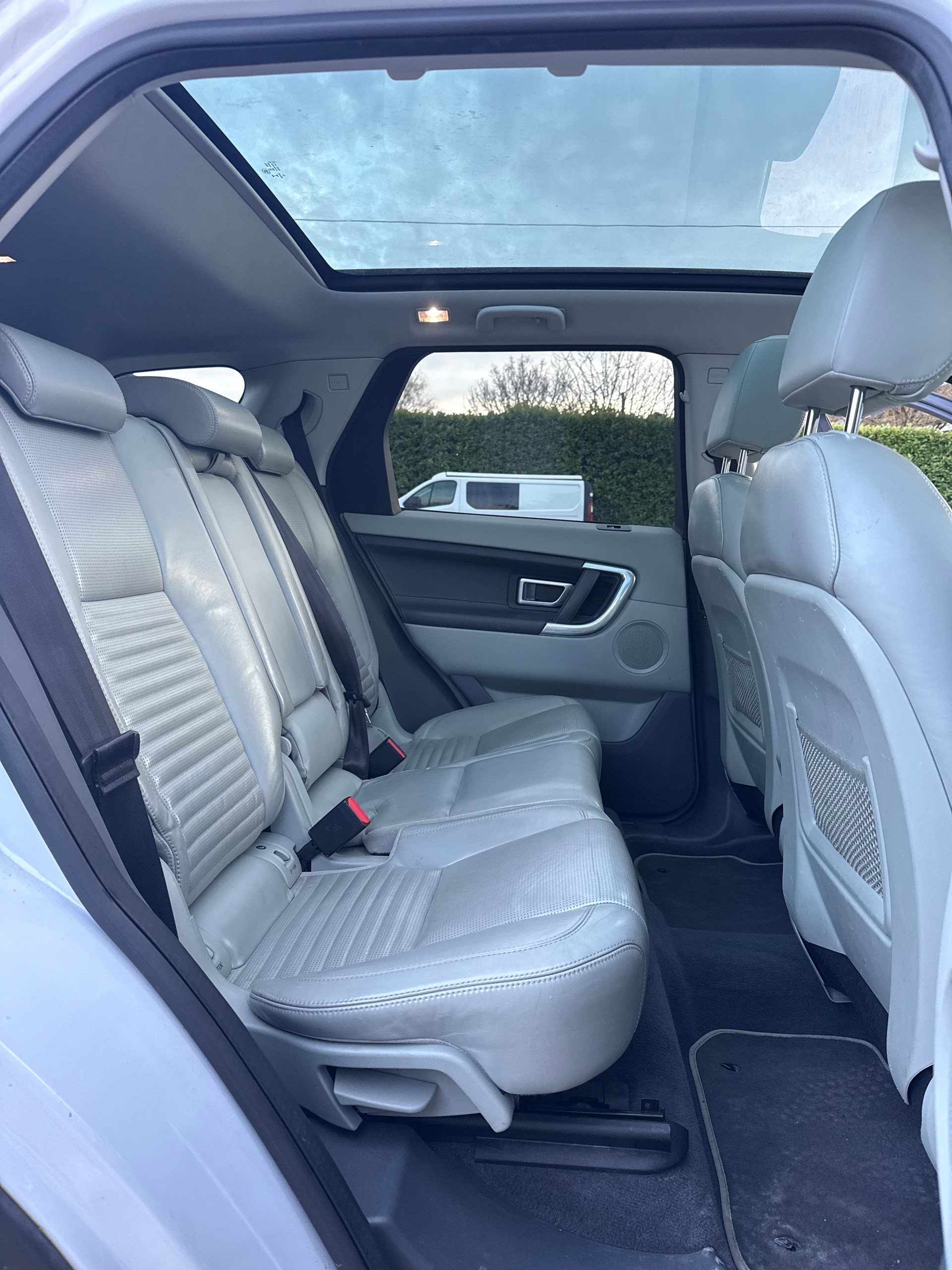 LAND ROVER Discovery Sport 2.0 Si4 HSE Luxury AT9-image-14
